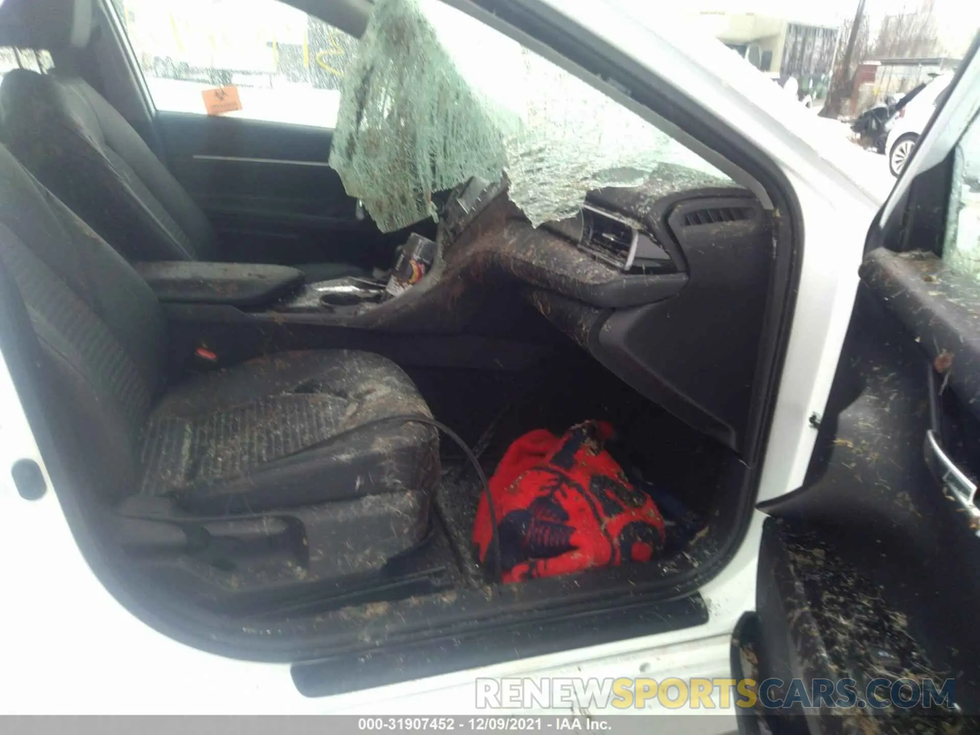 5 fotografías del automóvil dañado 4T1B11HK4KU251368 TOYOTA CAMRY 2019