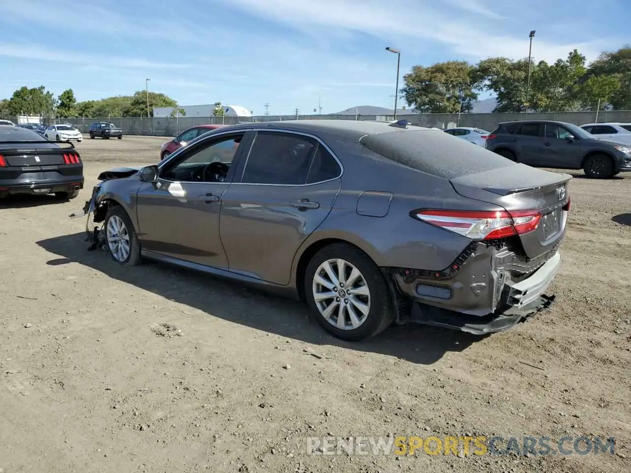 2 fotografías del automóvil dañado 4T1B11HK4KU252195 TOYOTA CAMRY 2019