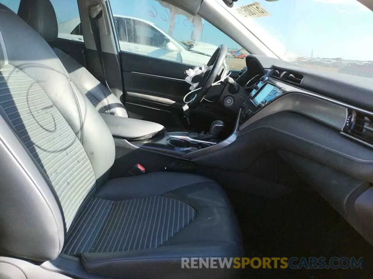 5 fotografías del automóvil dañado 4T1B11HK4KU252732 TOYOTA CAMRY 2019
