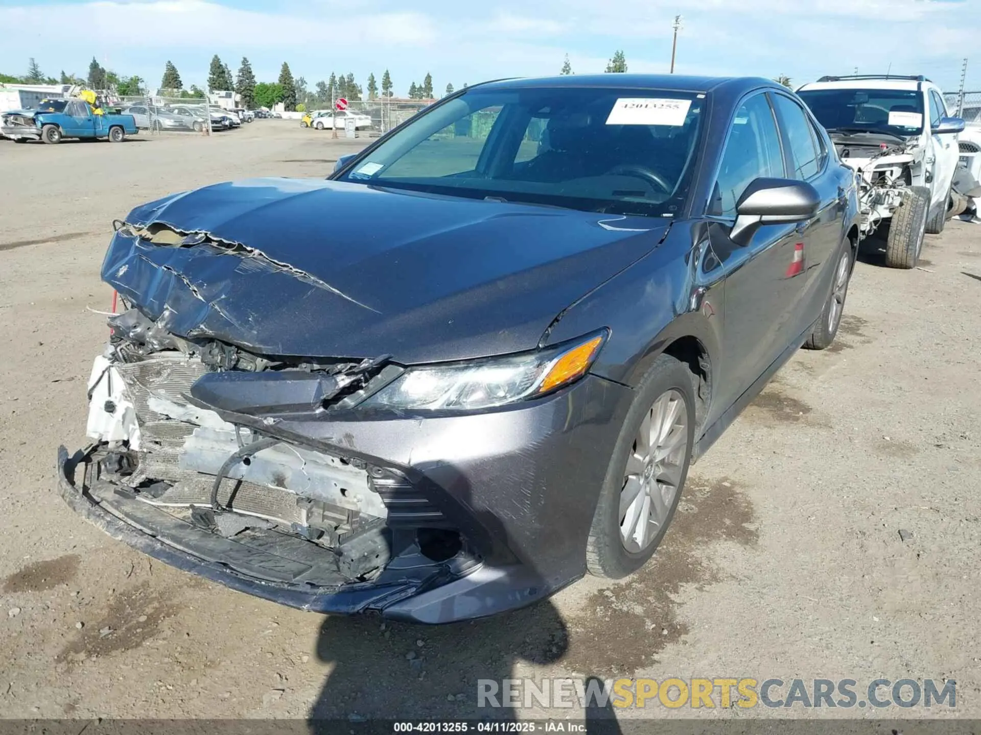 2 fotografías del automóvil dañado 4T1B11HK4KU254853 TOYOTA CAMRY 2019