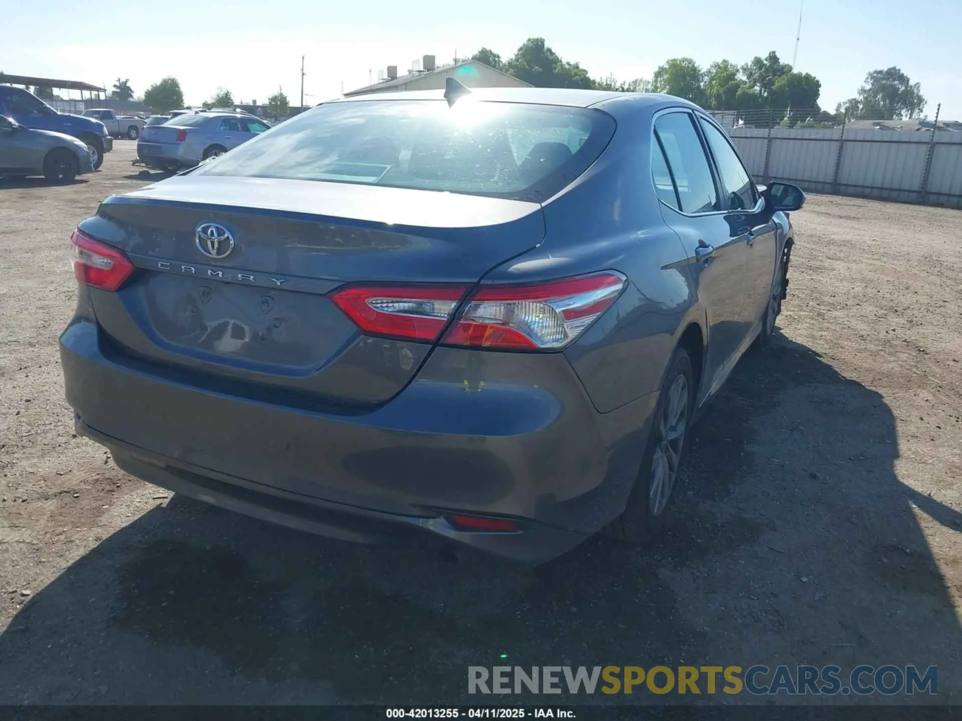4 fotografías del automóvil dañado 4T1B11HK4KU254853 TOYOTA CAMRY 2019