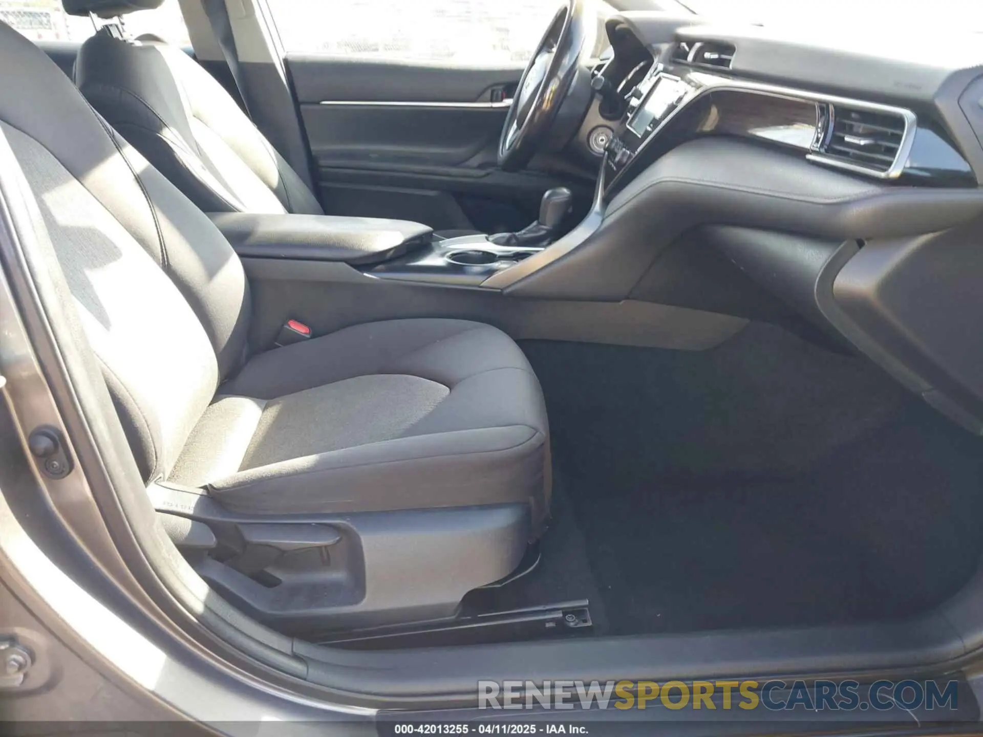5 fotografías del automóvil dañado 4T1B11HK4KU254853 TOYOTA CAMRY 2019
