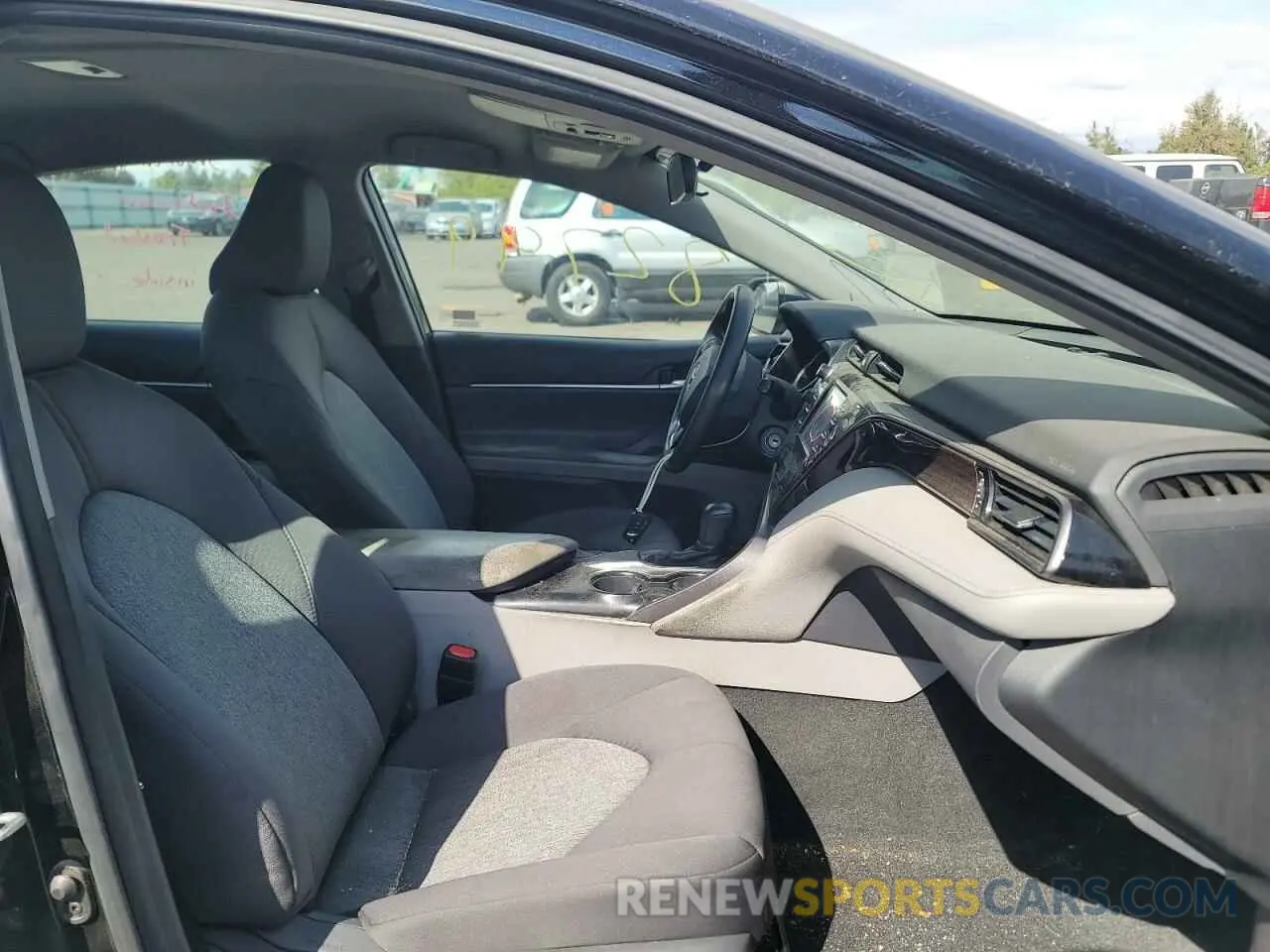 5 fotografías del automóvil dañado 4T1B11HK4KU256828 TOYOTA CAMRY 2019