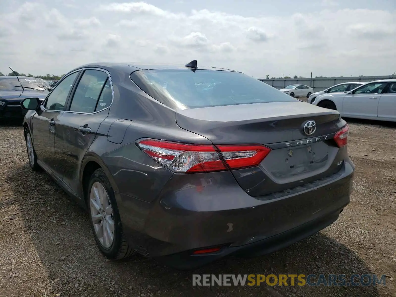 3 fotografías del automóvil dañado 4T1B11HK4KU261253 TOYOTA CAMRY 2019