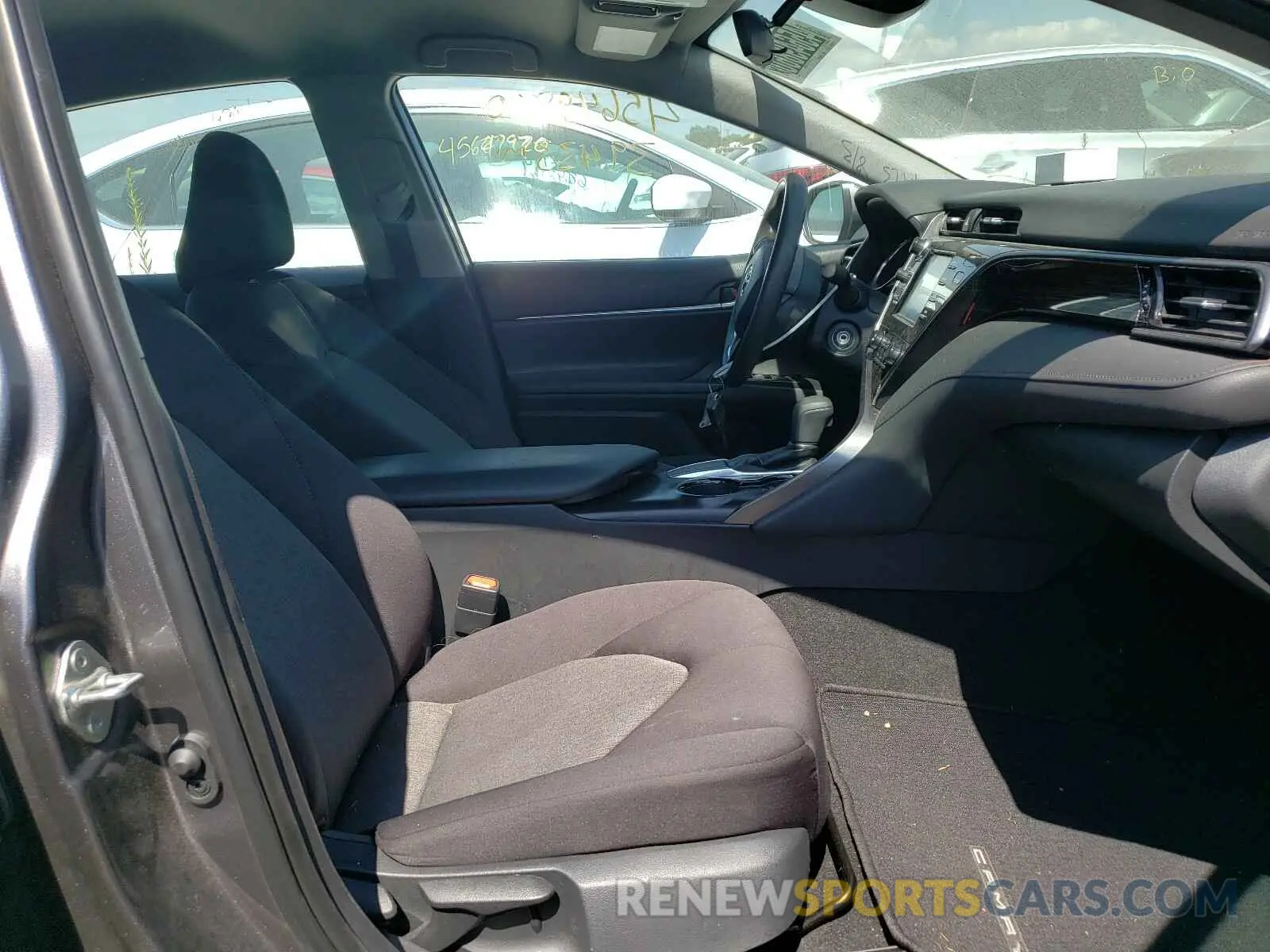 5 fotografías del automóvil dañado 4T1B11HK4KU261253 TOYOTA CAMRY 2019