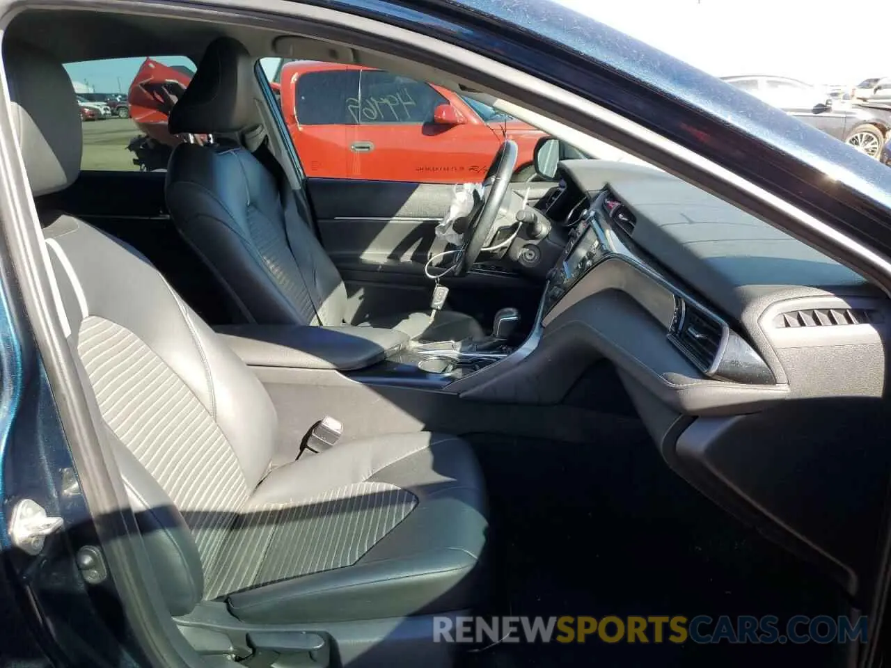 5 fotografías del automóvil dañado 4T1B11HK4KU264203 TOYOTA CAMRY 2019