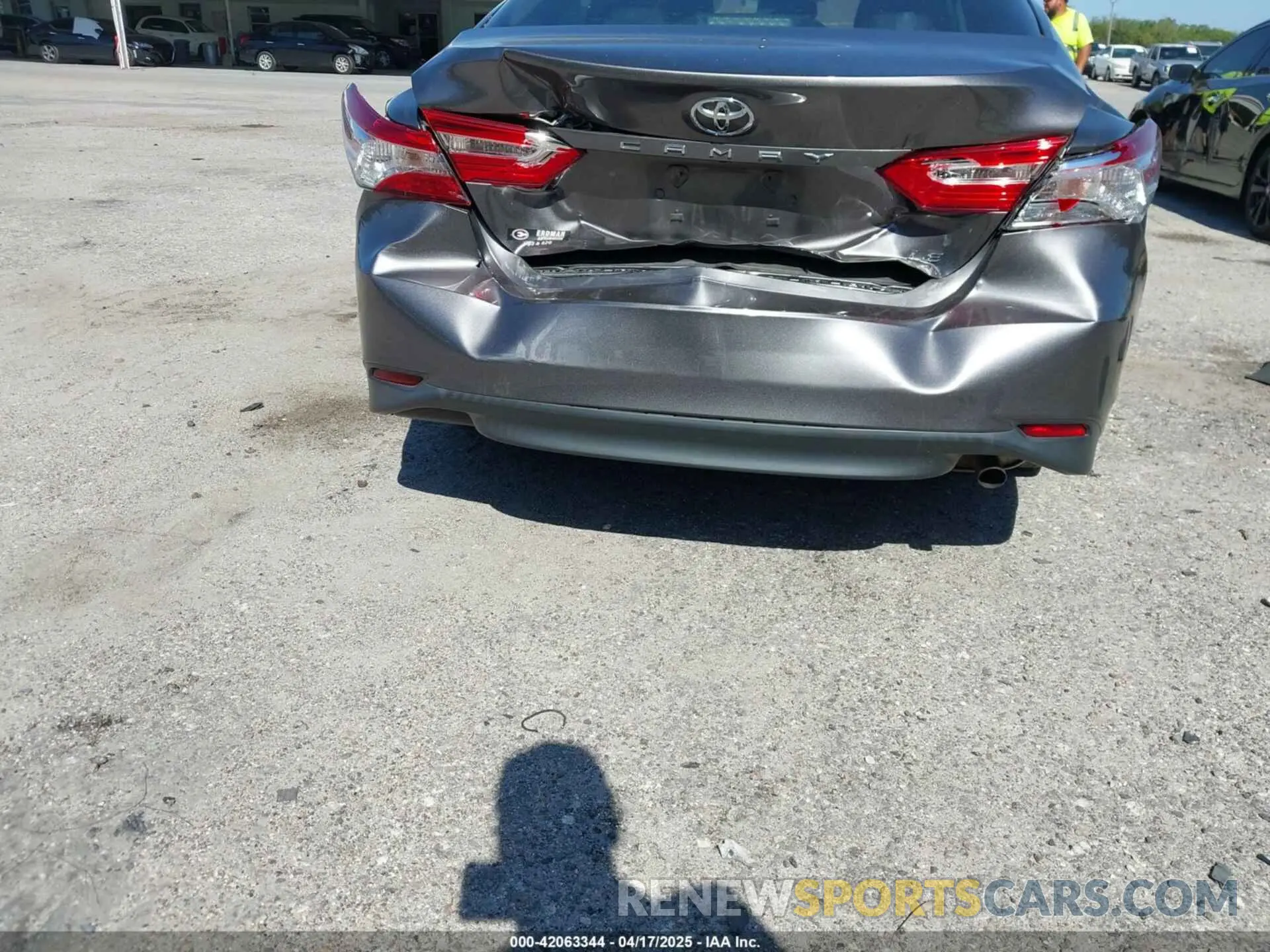 16 fotografías del automóvil dañado 4T1B11HK4KU286959 TOYOTA CAMRY 2019