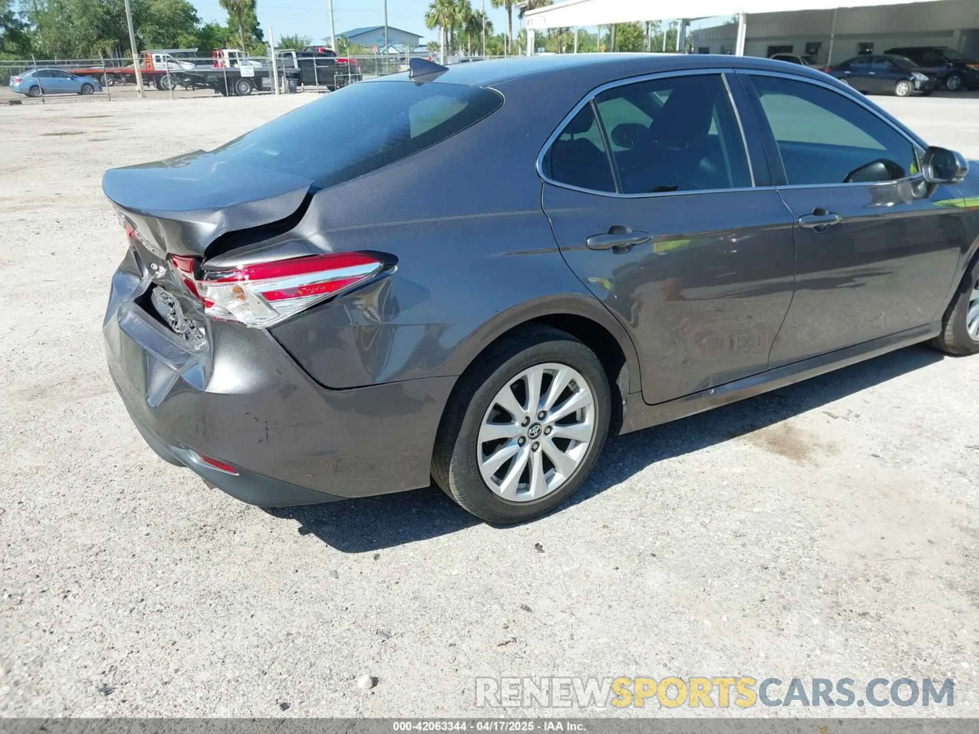 4 fotografías del automóvil dañado 4T1B11HK4KU286959 TOYOTA CAMRY 2019