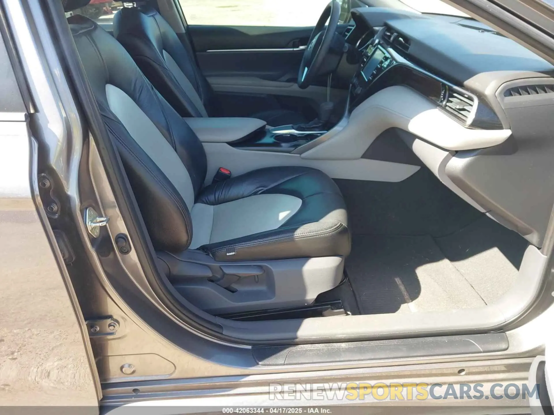 5 fotografías del automóvil dañado 4T1B11HK4KU286959 TOYOTA CAMRY 2019