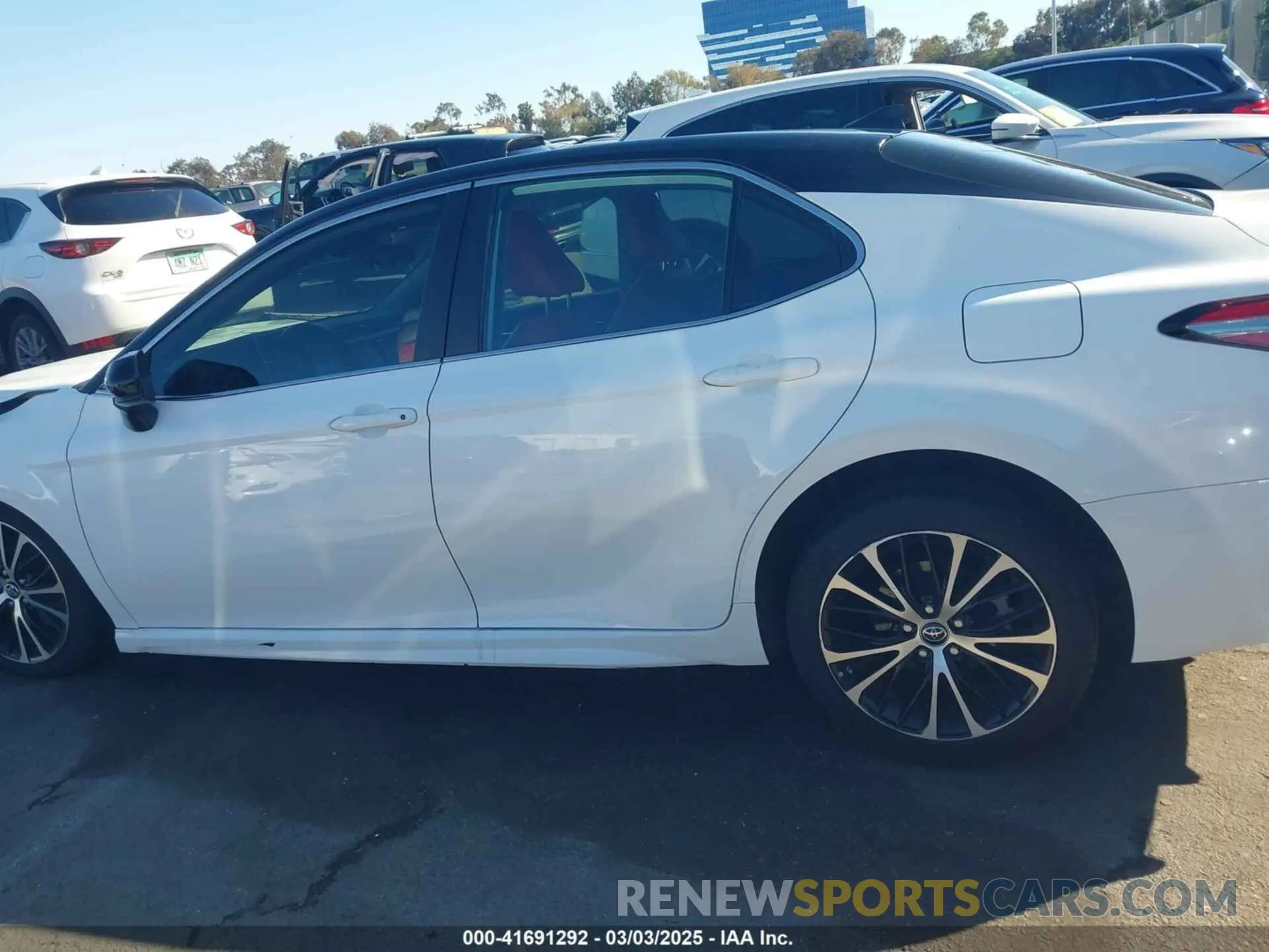 14 fotografías del automóvil dañado 4T1B11HK4KU703416 TOYOTA CAMRY 2019