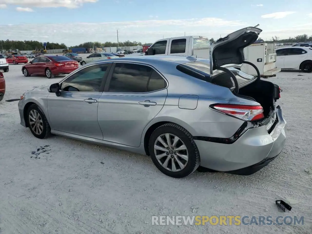 2 fotografías del automóvil dañado 4T1B11HK4KU704033 TOYOTA CAMRY 2019
