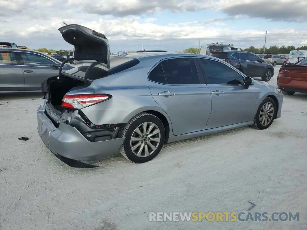 3 fotografías del automóvil dañado 4T1B11HK4KU704033 TOYOTA CAMRY 2019