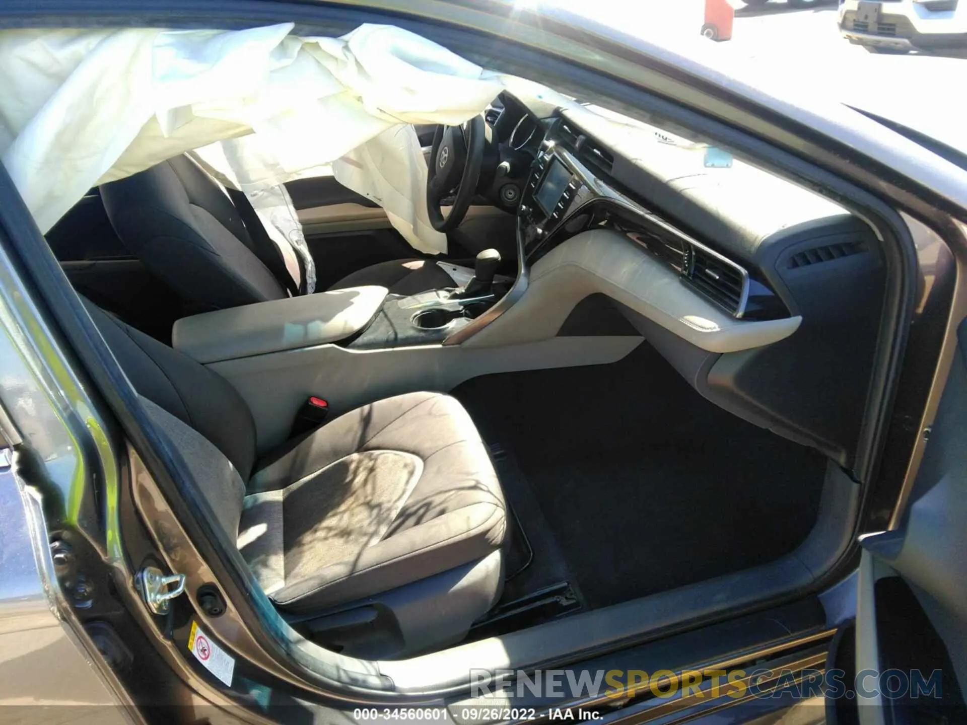 5 fotografías del automóvil dañado 4T1B11HK4KU722497 TOYOTA CAMRY 2019