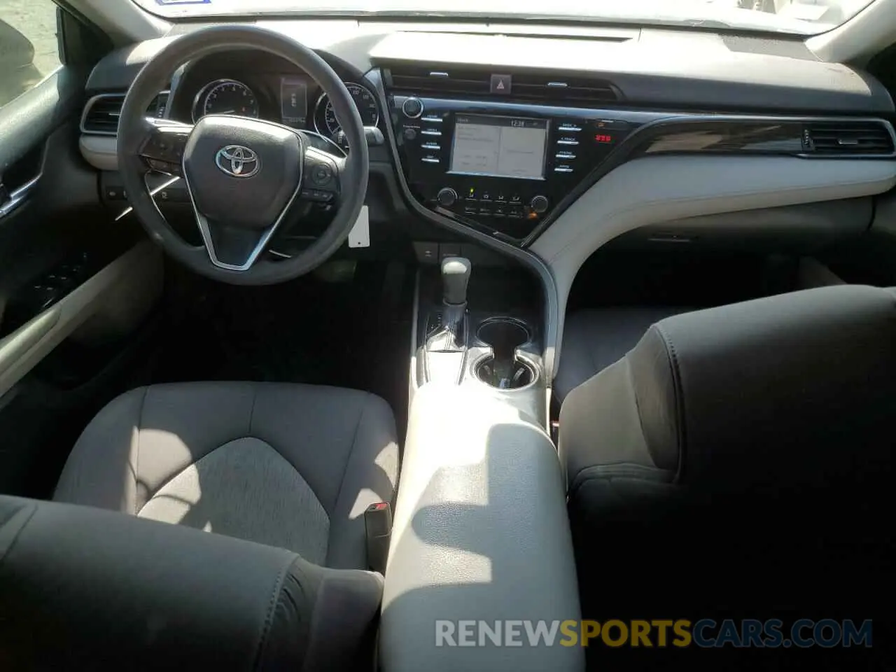 8 fotografías del automóvil dañado 4T1B11HK4KU723374 TOYOTA CAMRY 2019
