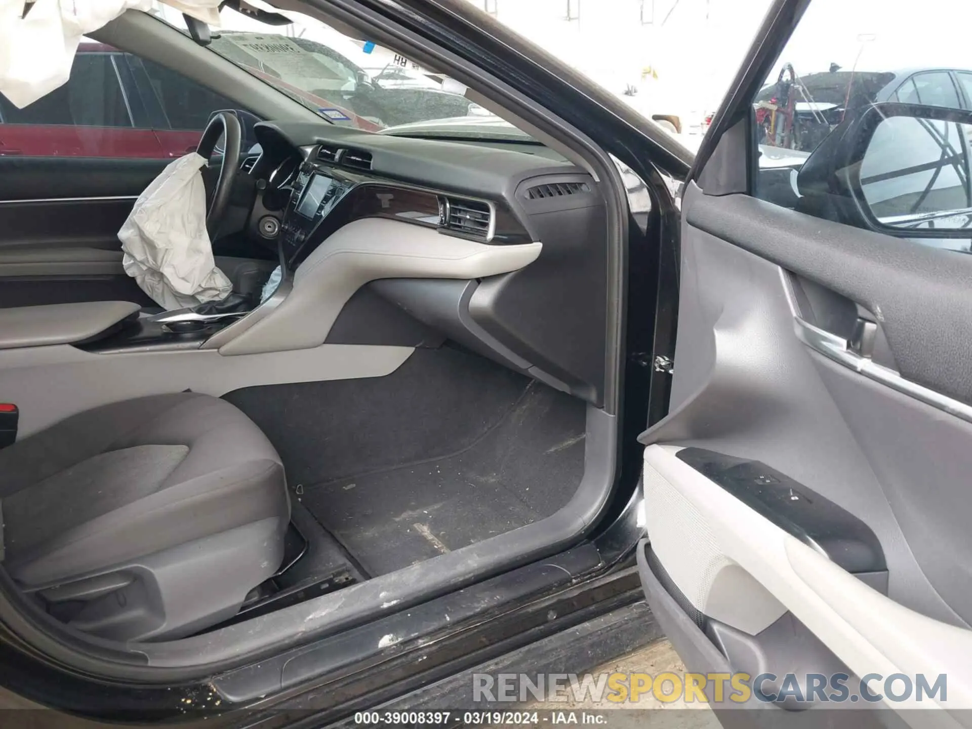 5 fotografías del automóvil dañado 4T1B11HK4KU723696 TOYOTA CAMRY 2019