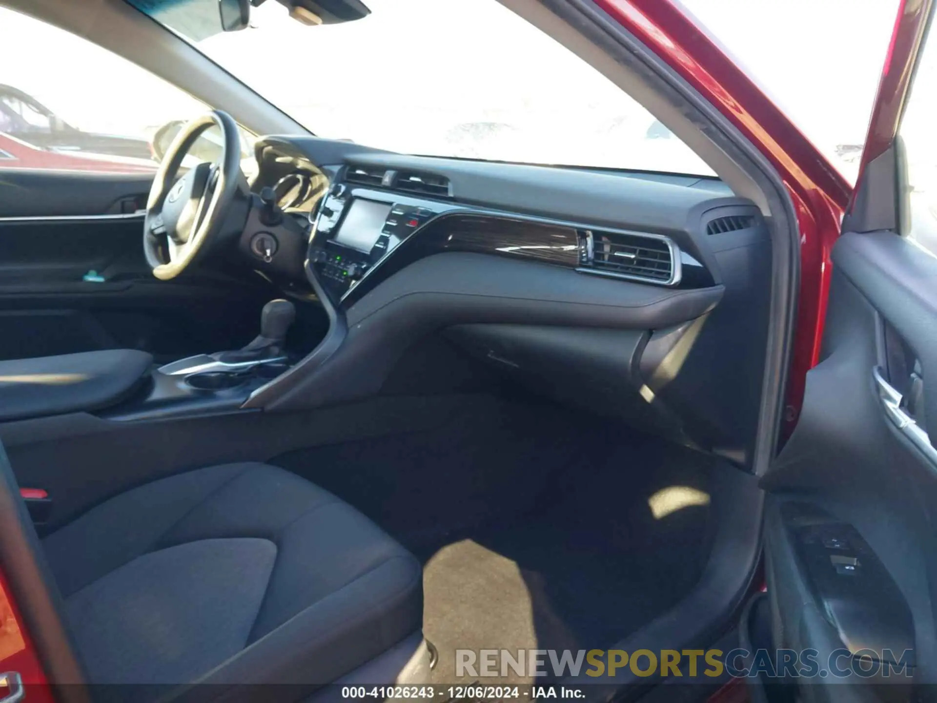 5 fotografías del automóvil dañado 4T1B11HK4KU732804 TOYOTA CAMRY 2019