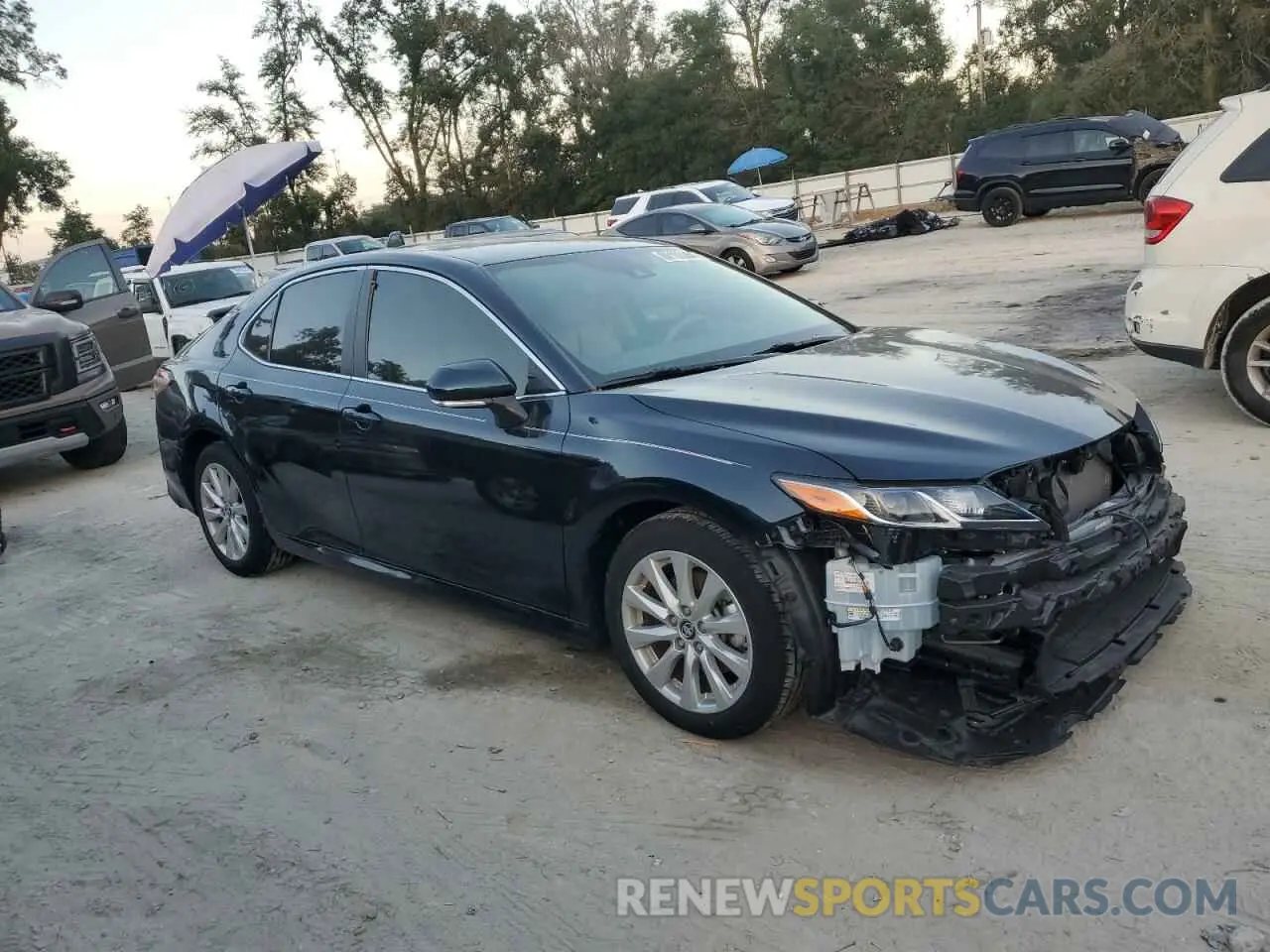4 fotografías del automóvil dañado 4T1B11HK4KU733290 TOYOTA CAMRY 2019