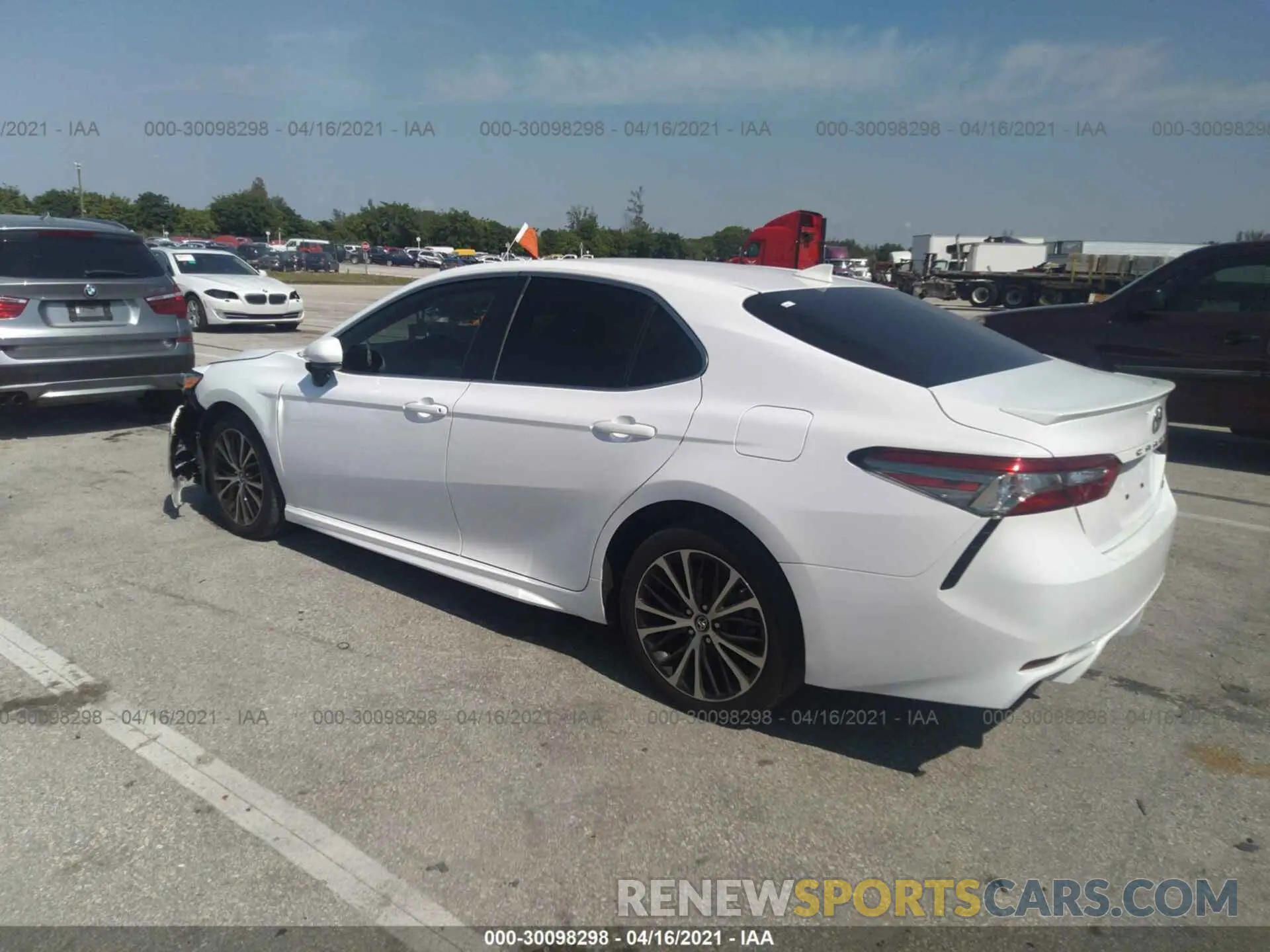 3 fotografías del automóvil dañado 4T1B11HK4KU739378 TOYOTA CAMRY 2019