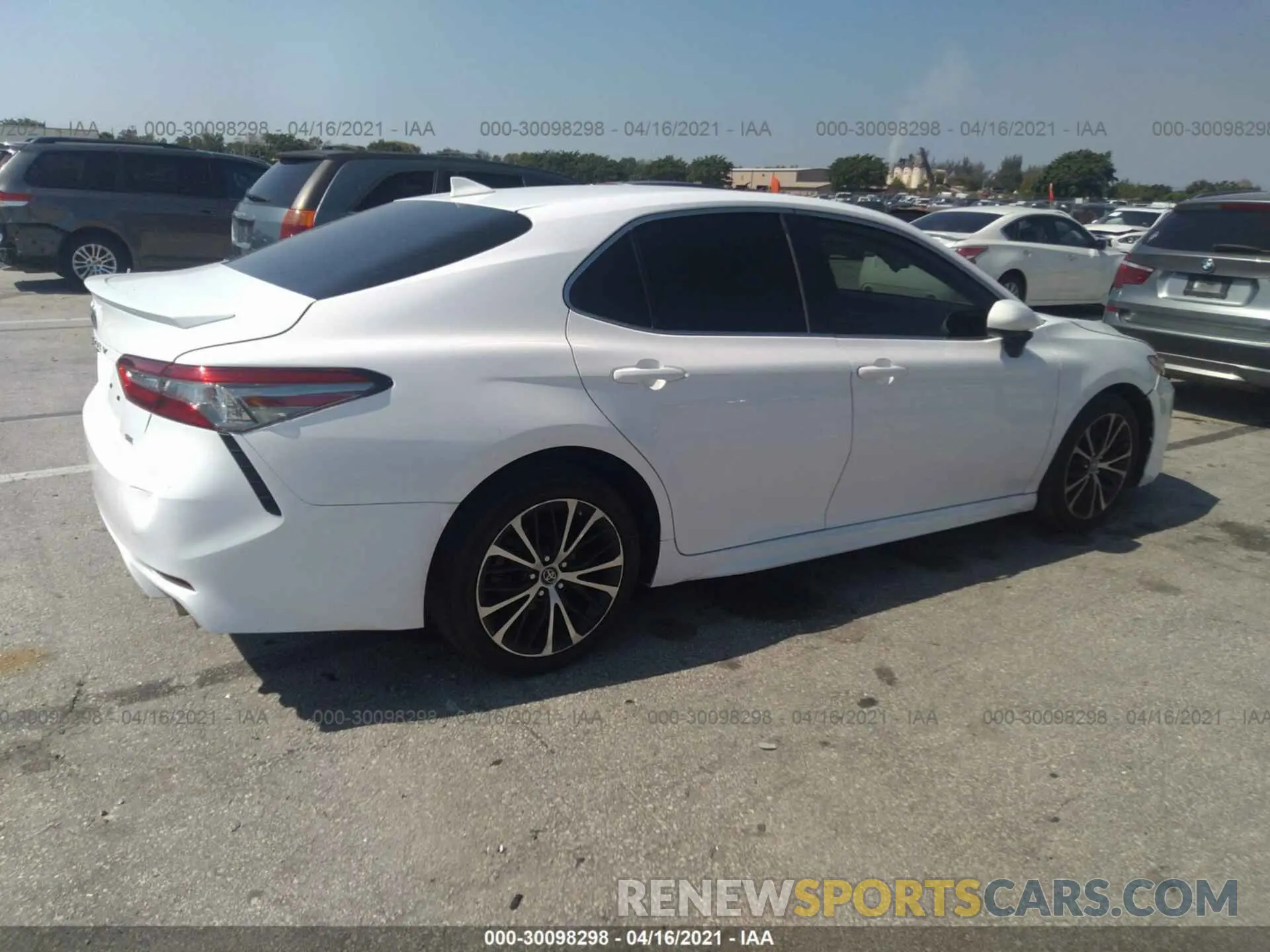 4 fotografías del automóvil dañado 4T1B11HK4KU739378 TOYOTA CAMRY 2019