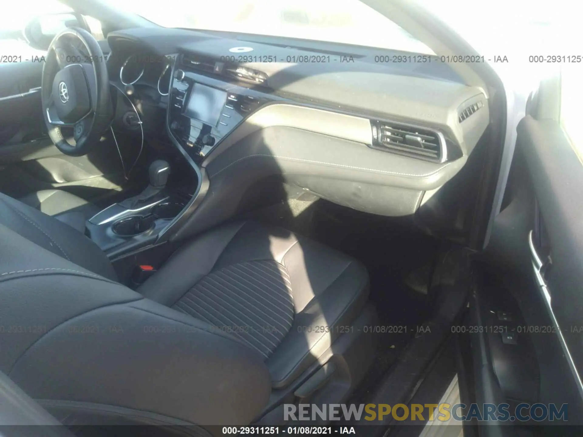 5 fotografías del automóvil dañado 4T1B11HK4KU742099 TOYOTA CAMRY 2019