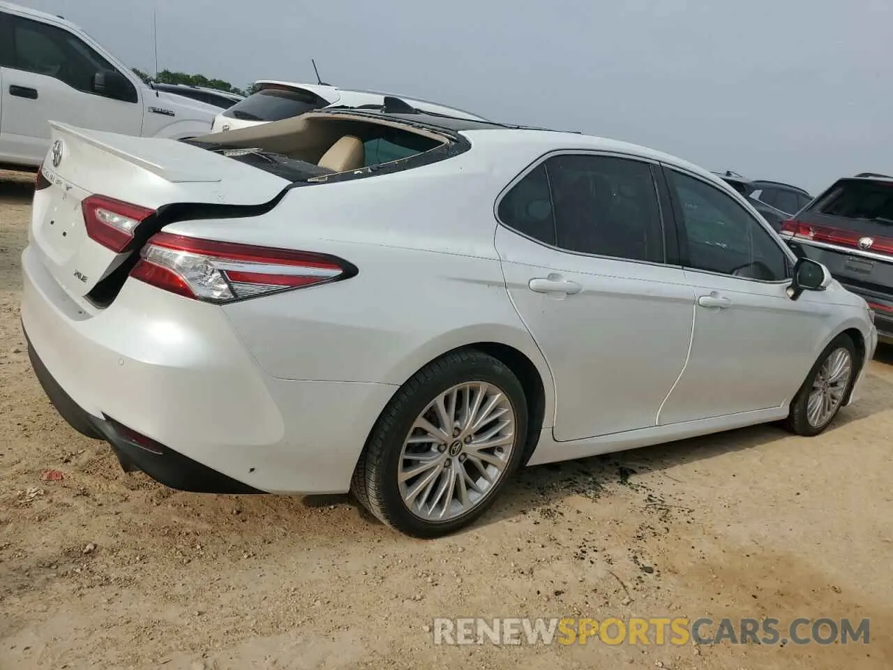 3 fotografías del automóvil dañado 4T1B11HK4KU745357 TOYOTA CAMRY 2019