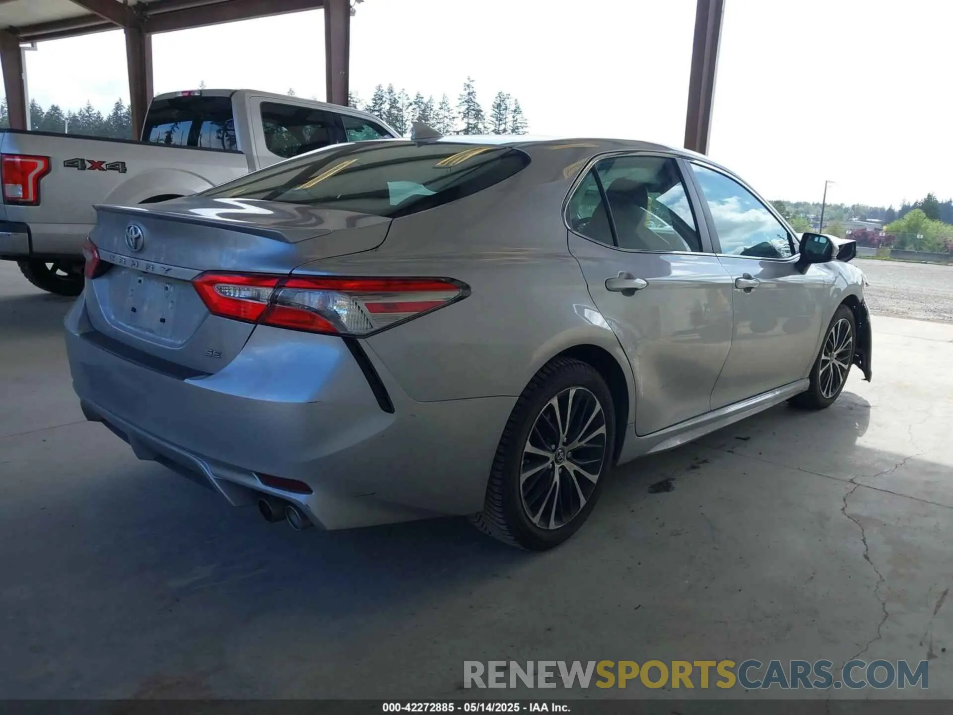 4 fotografías del automóvil dañado 4T1B11HK4KU749358 TOYOTA CAMRY 2019
