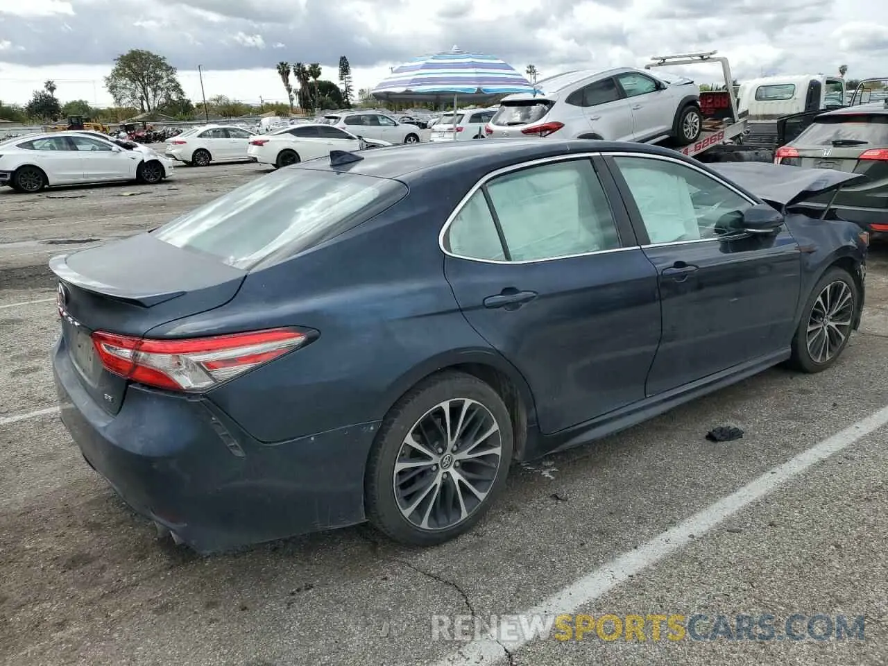 3 fotografías del automóvil dañado 4T1B11HK4KU751062 TOYOTA CAMRY 2019