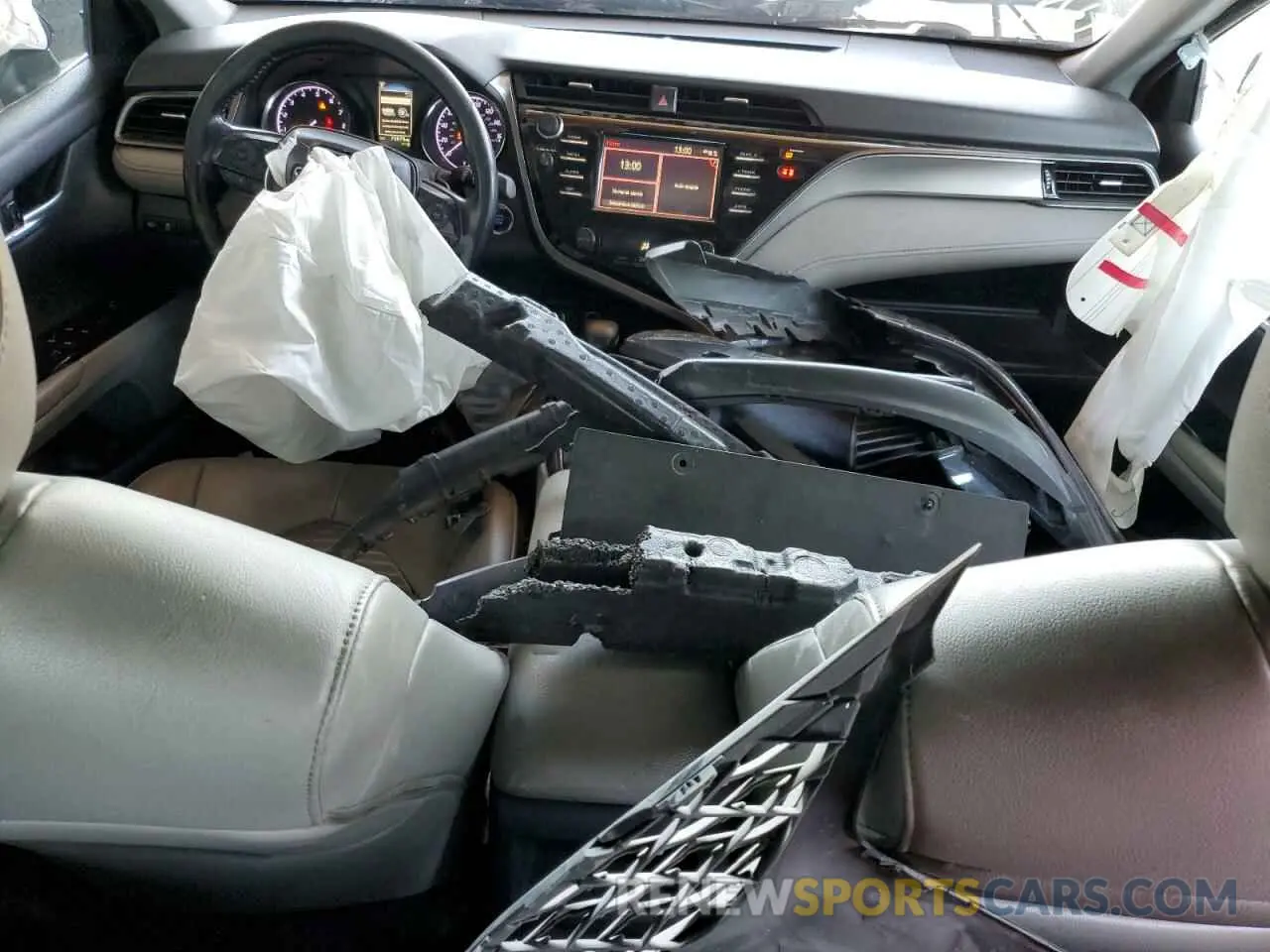 8 fotografías del automóvil dañado 4T1B11HK4KU751062 TOYOTA CAMRY 2019