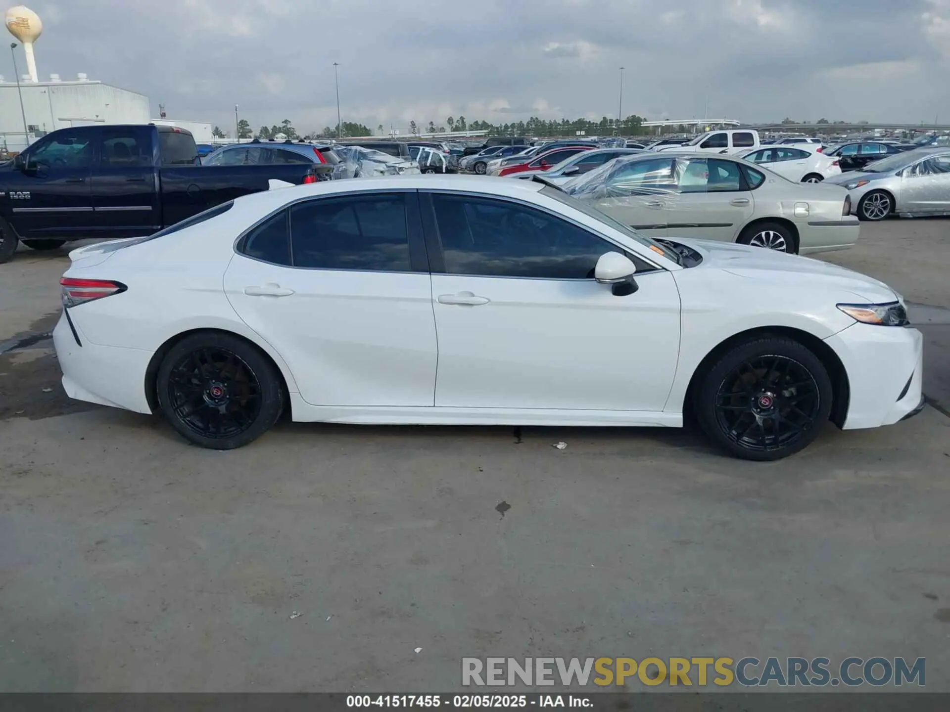12 fotografías del automóvil dañado 4T1B11HK4KU757217 TOYOTA CAMRY 2019