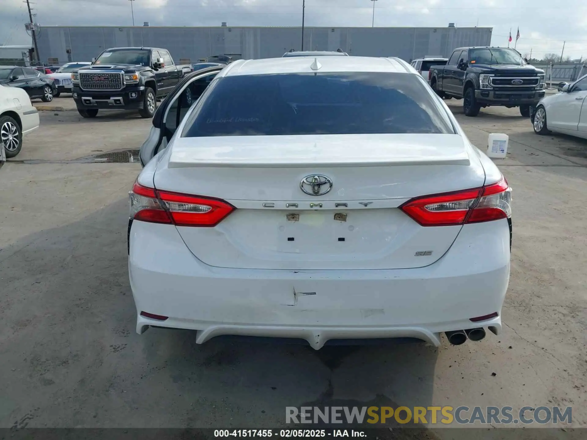 15 fotografías del automóvil dañado 4T1B11HK4KU757217 TOYOTA CAMRY 2019