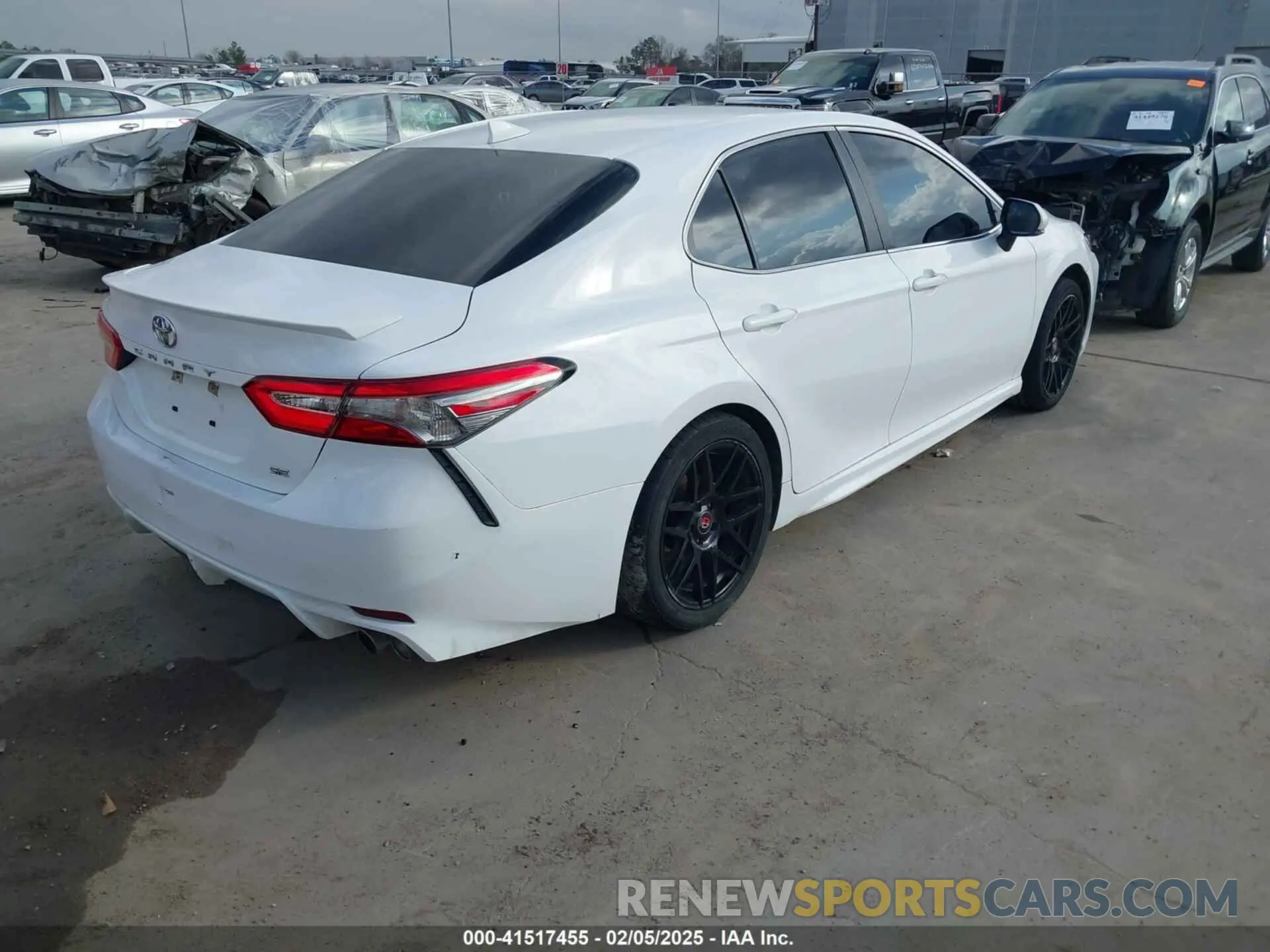 4 fotografías del automóvil dañado 4T1B11HK4KU757217 TOYOTA CAMRY 2019
