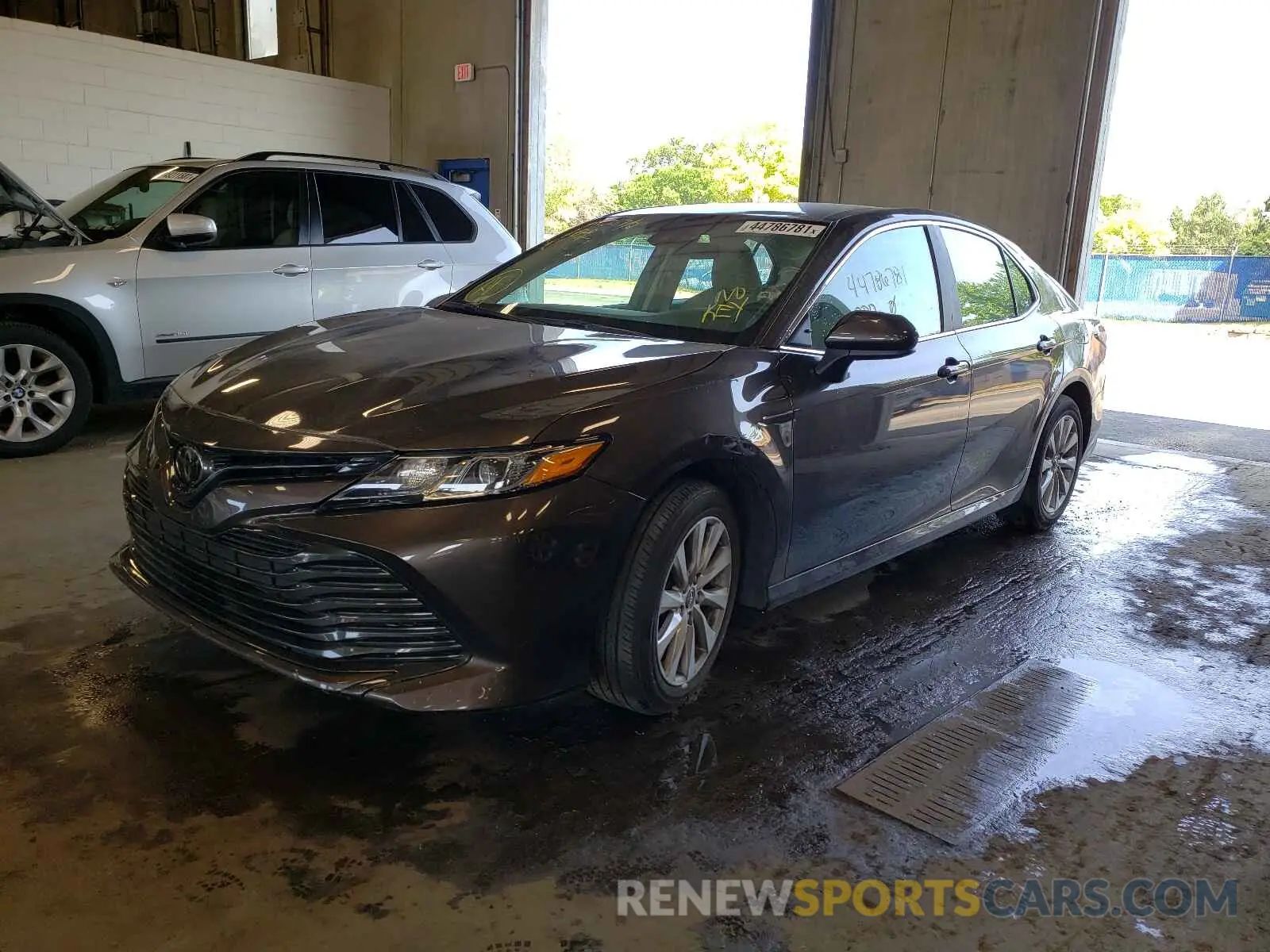 2 fotografías del automóvil dañado 4T1B11HK4KU760926 TOYOTA CAMRY 2019