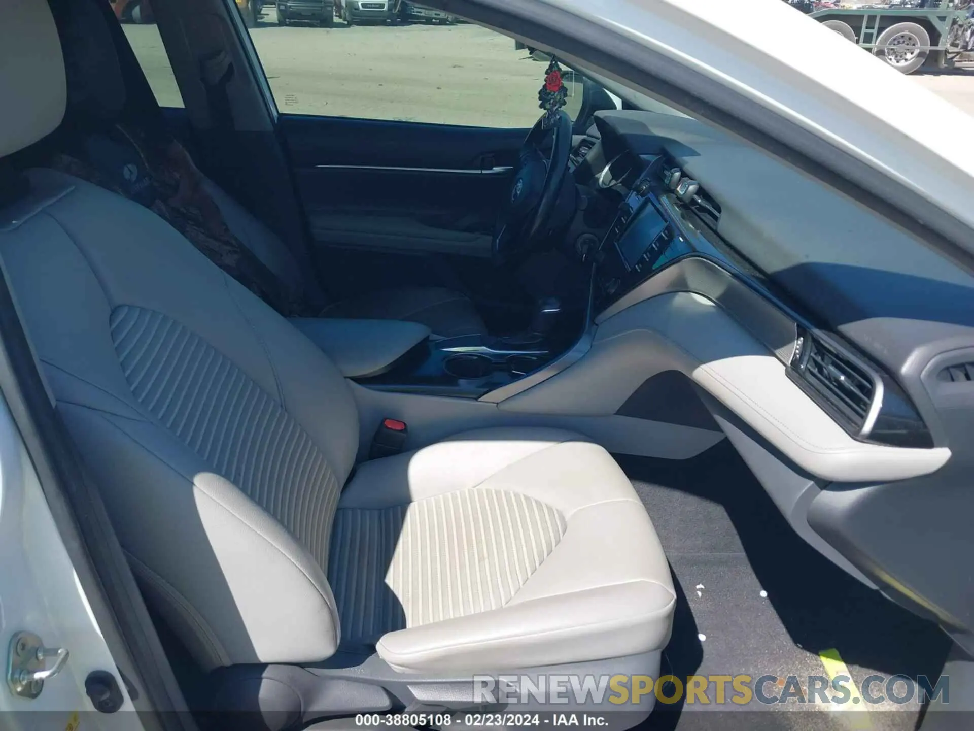5 fotografías del automóvil dañado 4T1B11HK4KU765141 TOYOTA CAMRY 2019