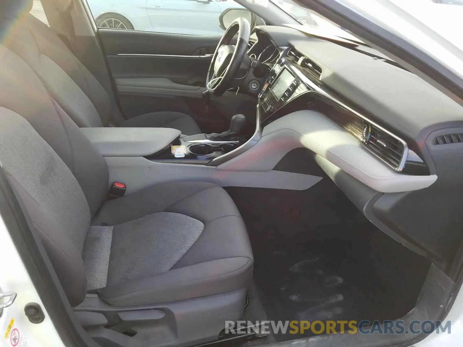 5 fotografías del automóvil dañado 4T1B11HK4KU765687 TOYOTA CAMRY 2019