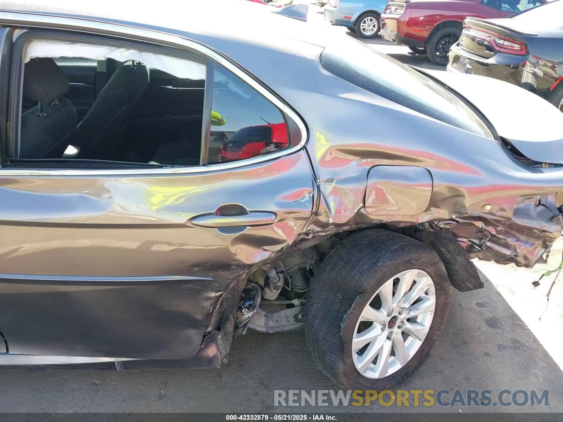 18 fotografías del automóvil dañado 4T1B11HK4KU781985 TOYOTA CAMRY 2019