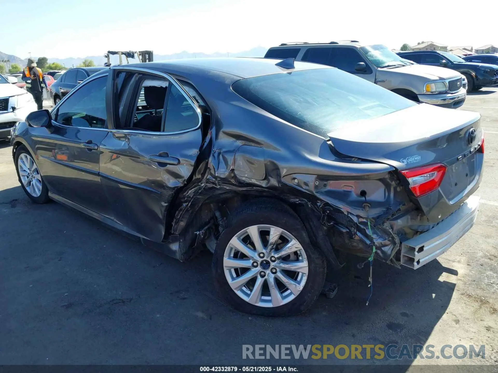 3 fotografías del automóvil dañado 4T1B11HK4KU781985 TOYOTA CAMRY 2019