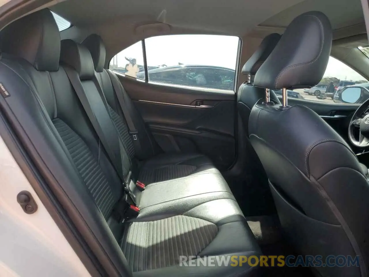 10 fotografías del automóvil dañado 4T1B11HK4KU786264 TOYOTA CAMRY 2019