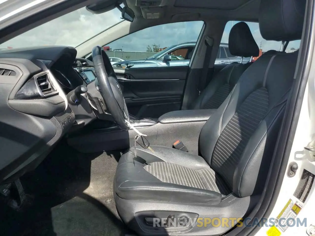7 fotografías del automóvil dañado 4T1B11HK4KU786264 TOYOTA CAMRY 2019
