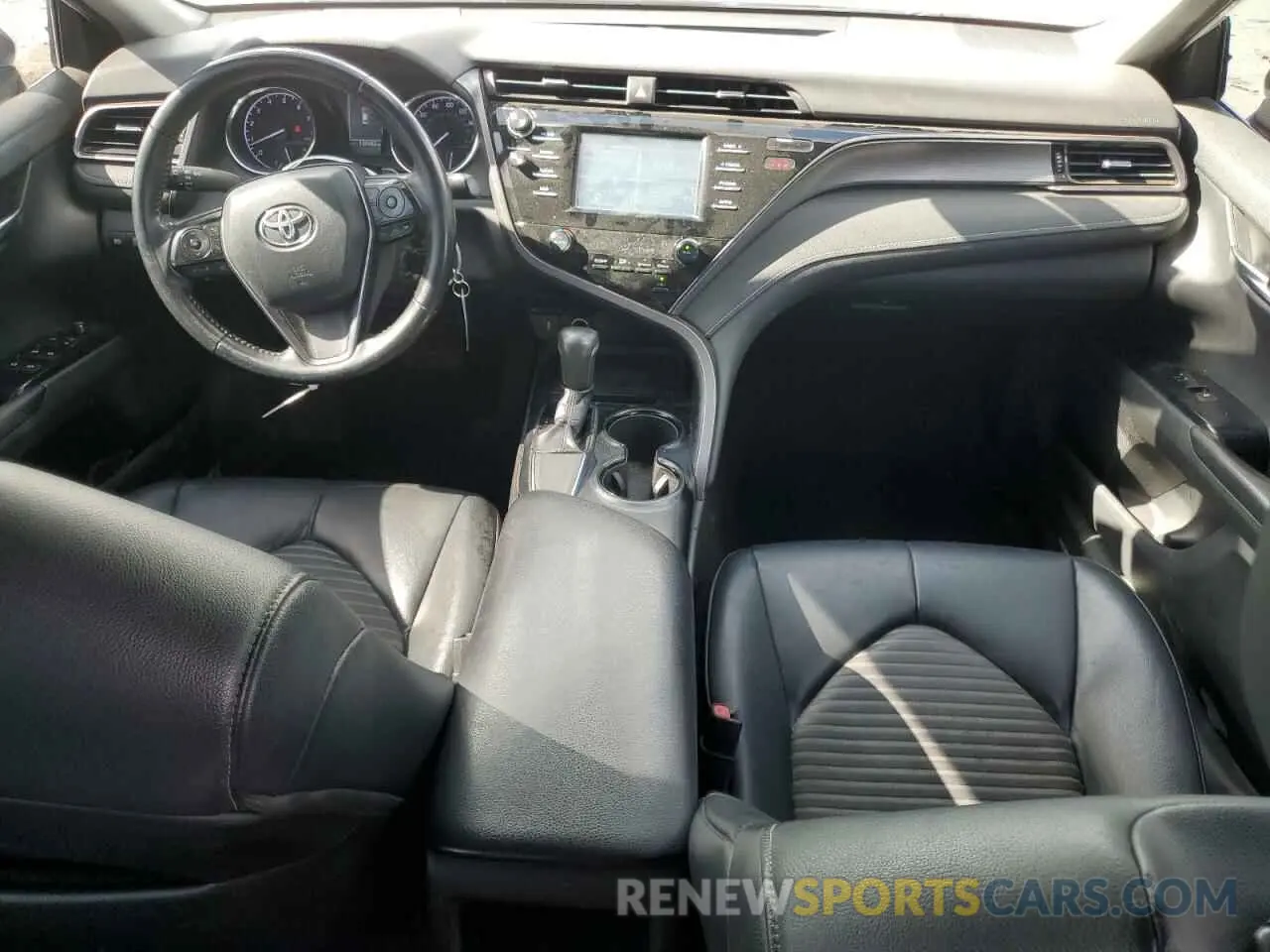 8 fotografías del automóvil dañado 4T1B11HK4KU786264 TOYOTA CAMRY 2019