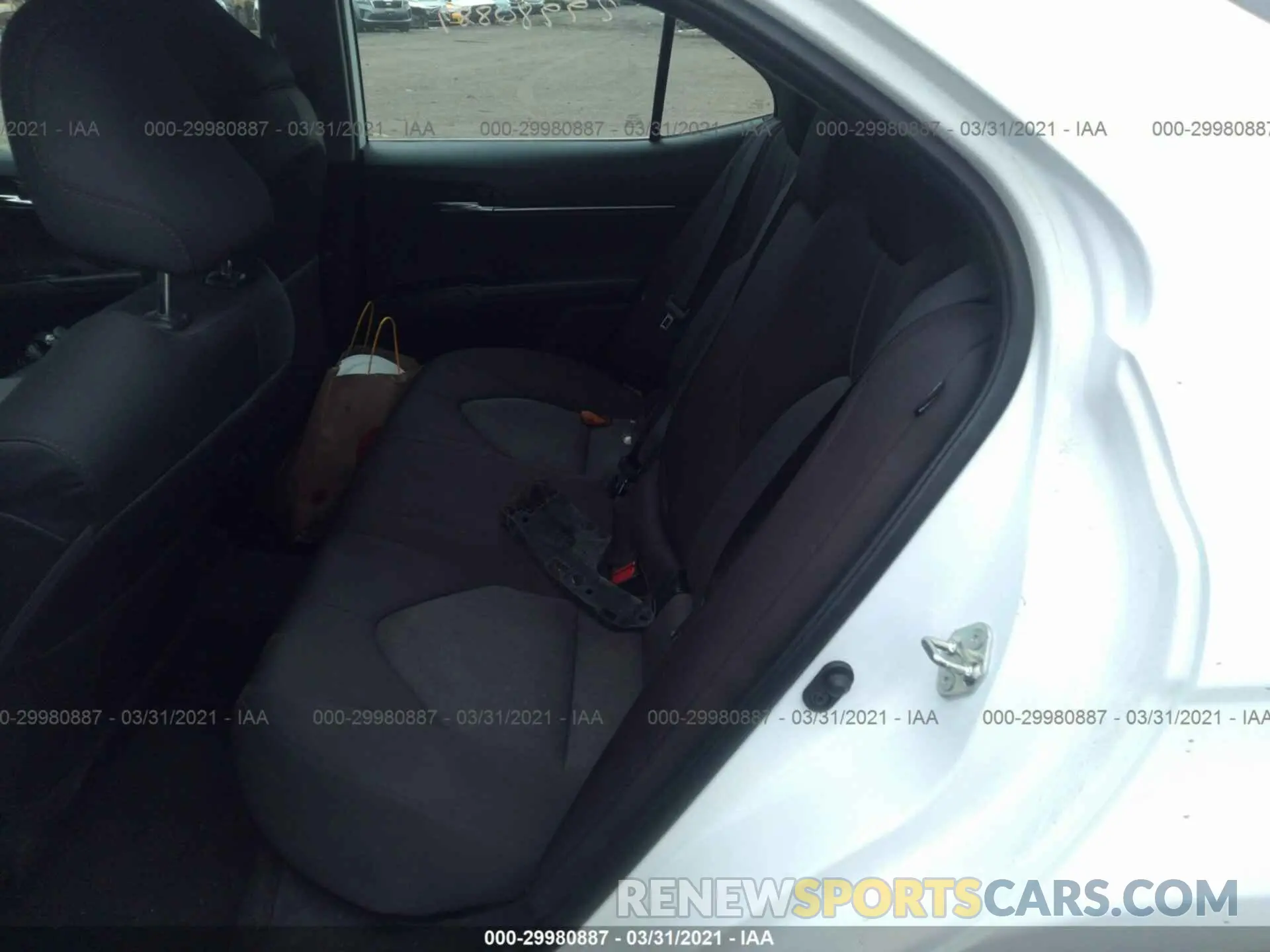 8 fotografías del automóvil dañado 4T1B11HK4KU794493 TOYOTA CAMRY 2019