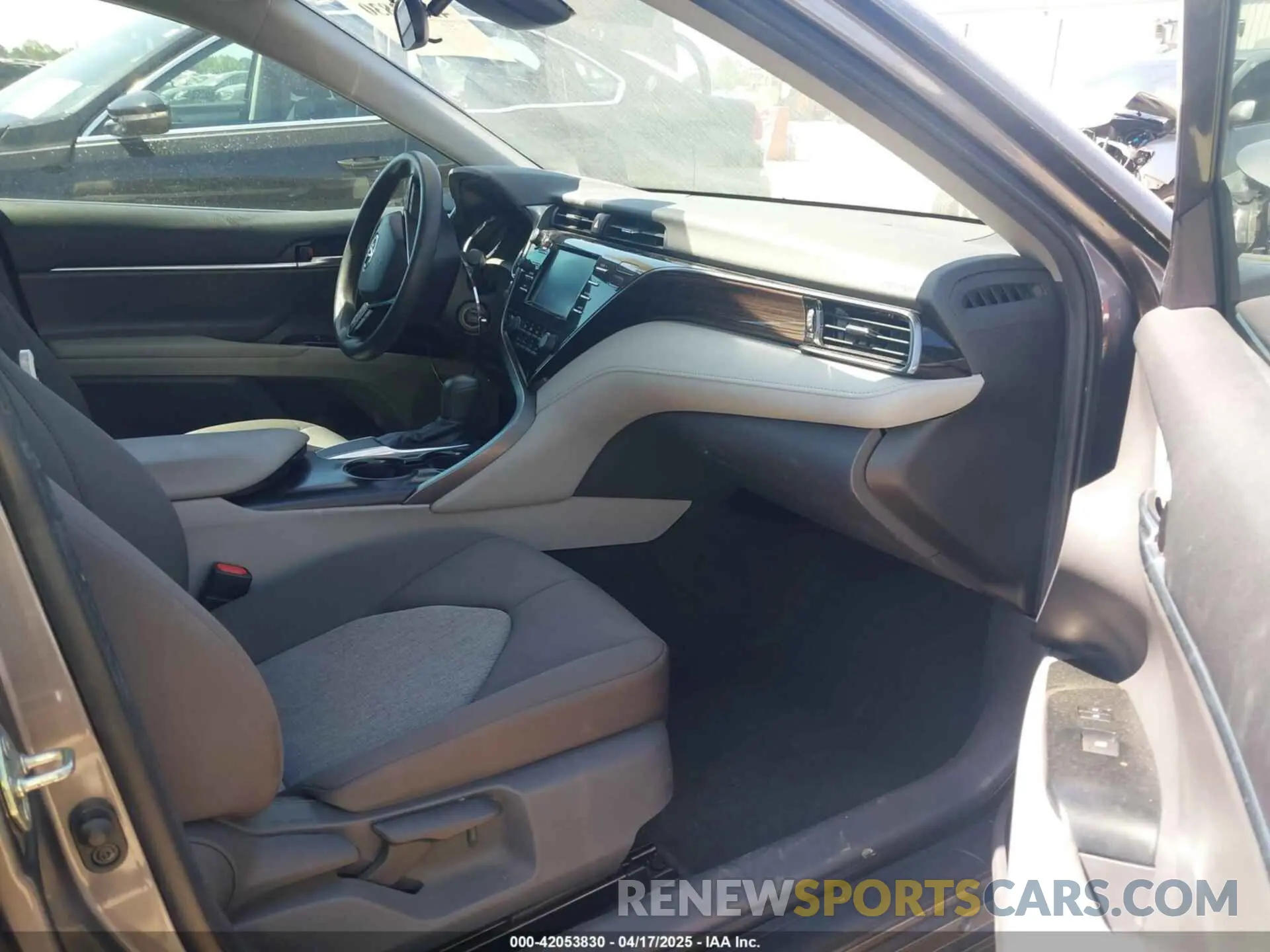 5 fotografías del automóvil dañado 4T1B11HK4KU797720 TOYOTA CAMRY 2019