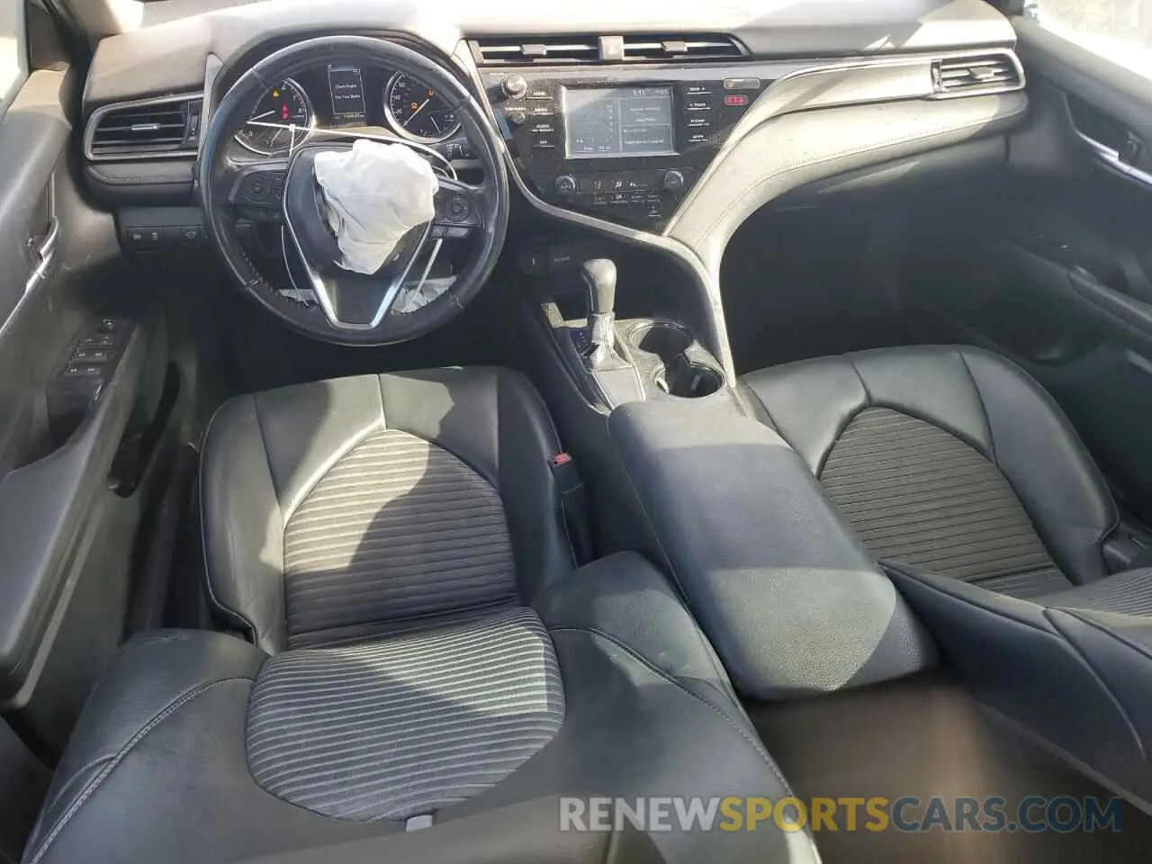 8 fotografías del automóvil dañado 4T1B11HK4KU807131 TOYOTA CAMRY 2019