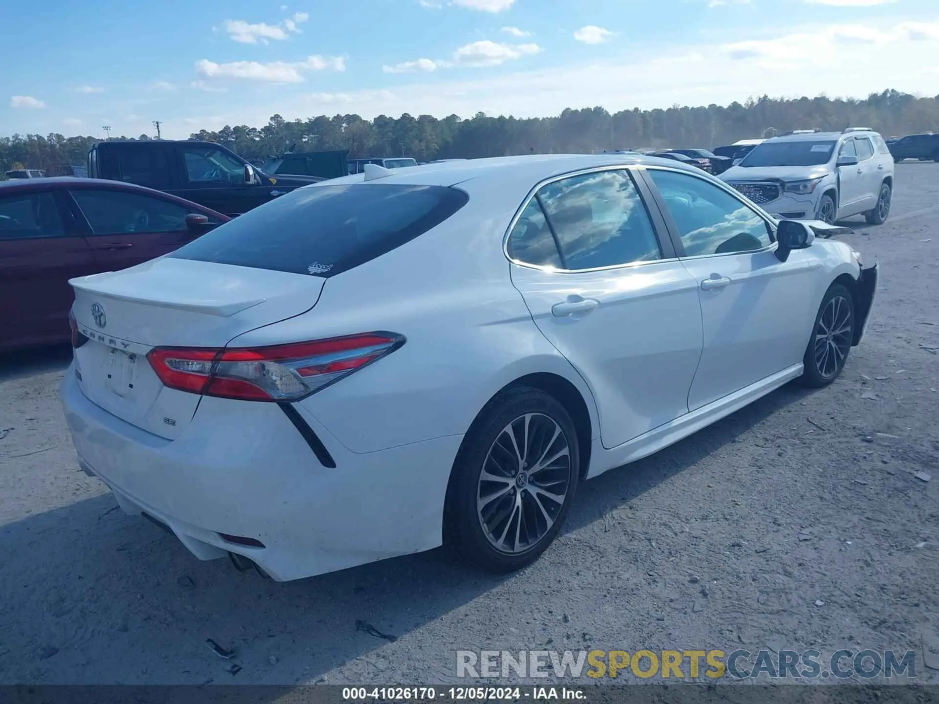 4 fotografías del automóvil dañado 4T1B11HK4KU807498 TOYOTA CAMRY 2019