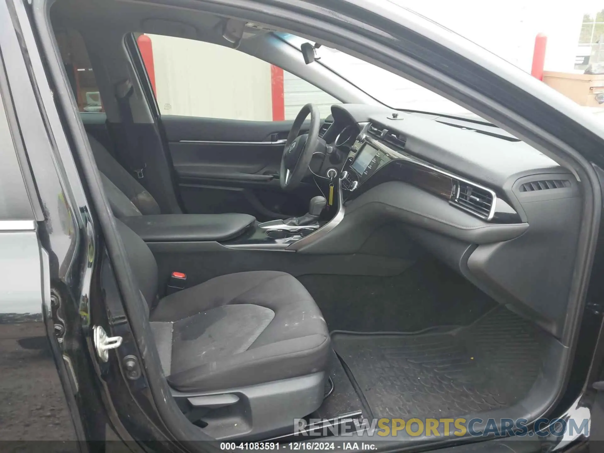 5 fotografías del automóvil dañado 4T1B11HK4KU810482 TOYOTA CAMRY 2019
