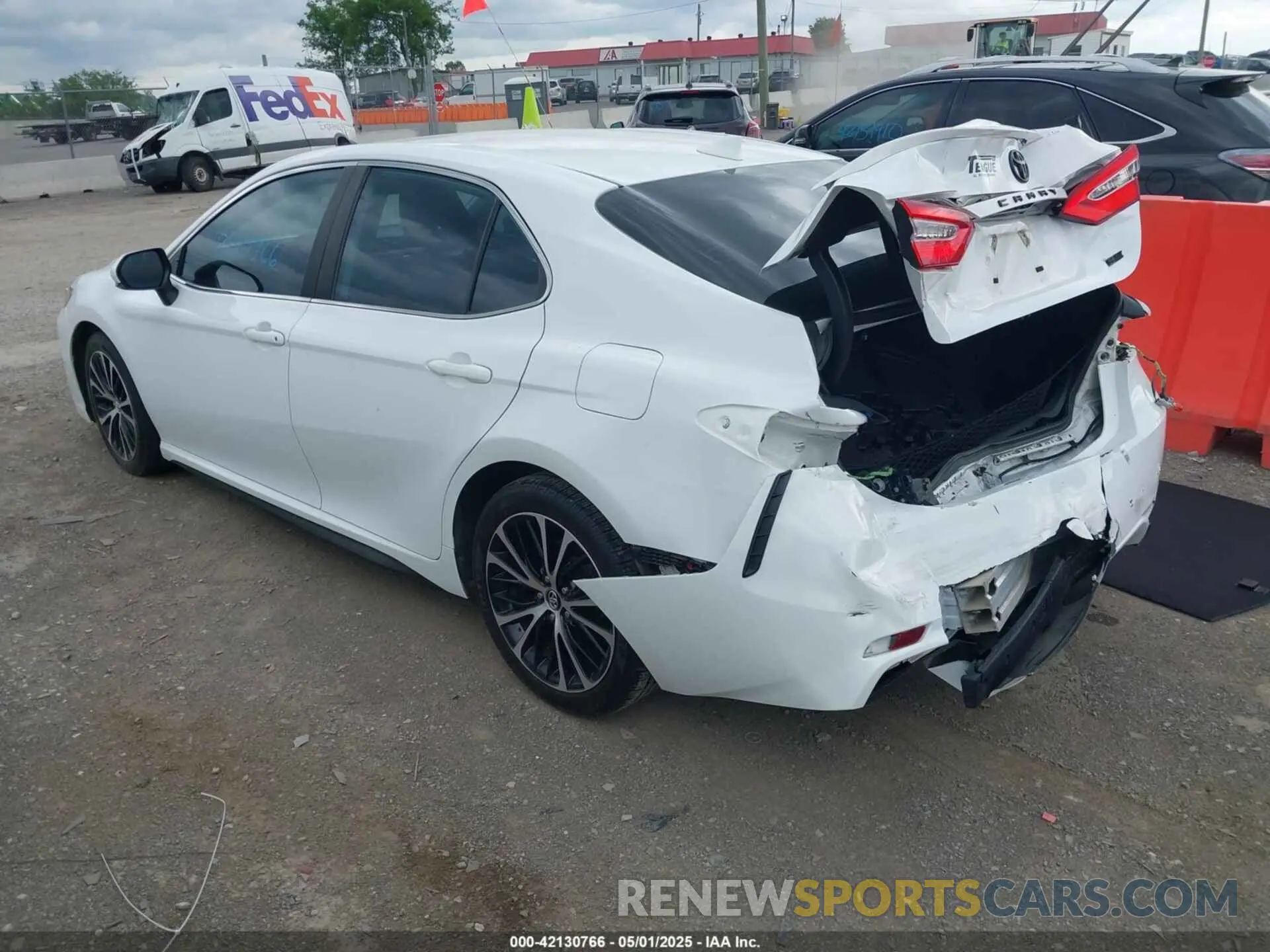 3 fotografías del automóvil dañado 4T1B11HK4KU833163 TOYOTA CAMRY 2019