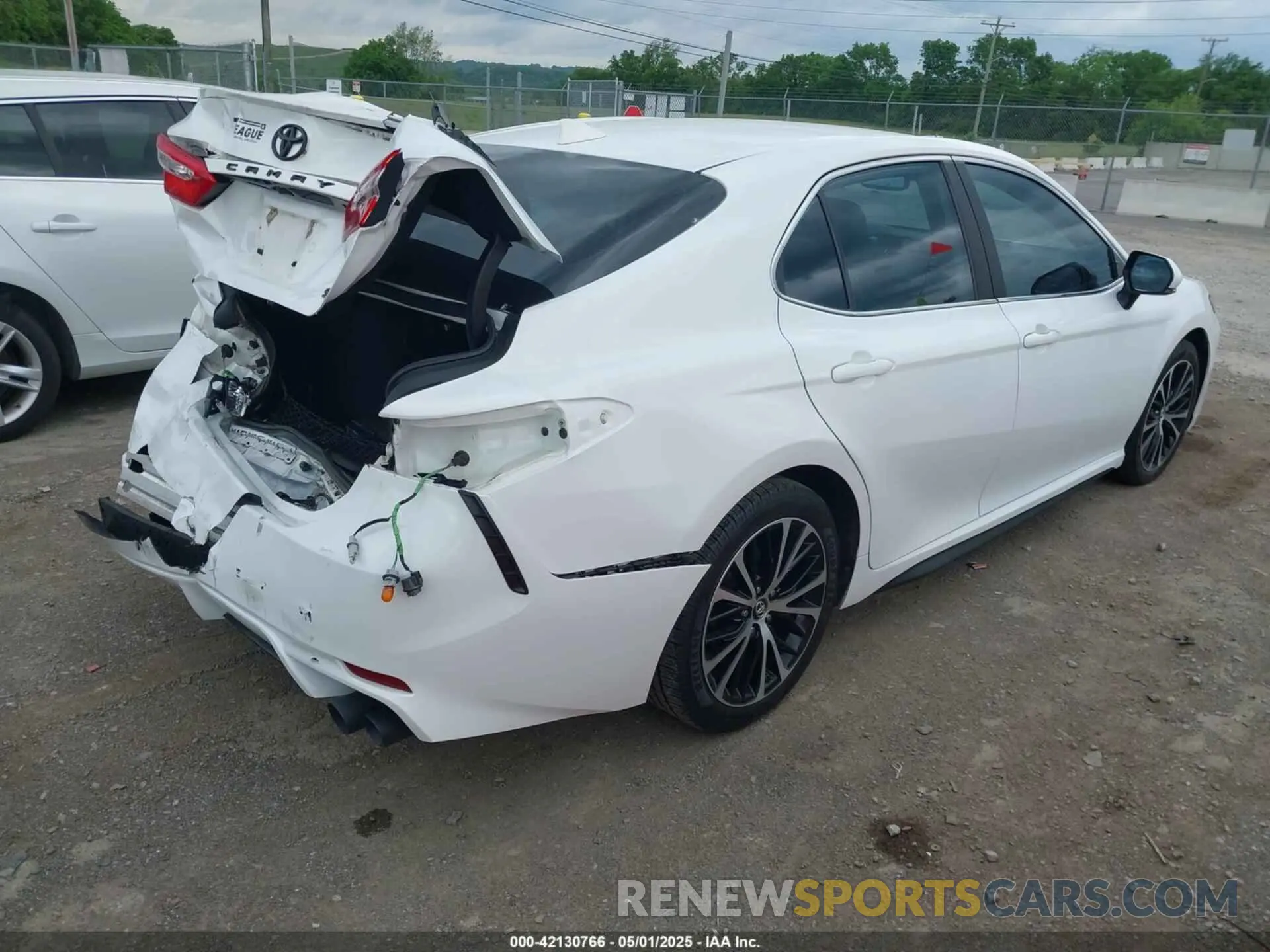 4 fotografías del automóvil dañado 4T1B11HK4KU833163 TOYOTA CAMRY 2019