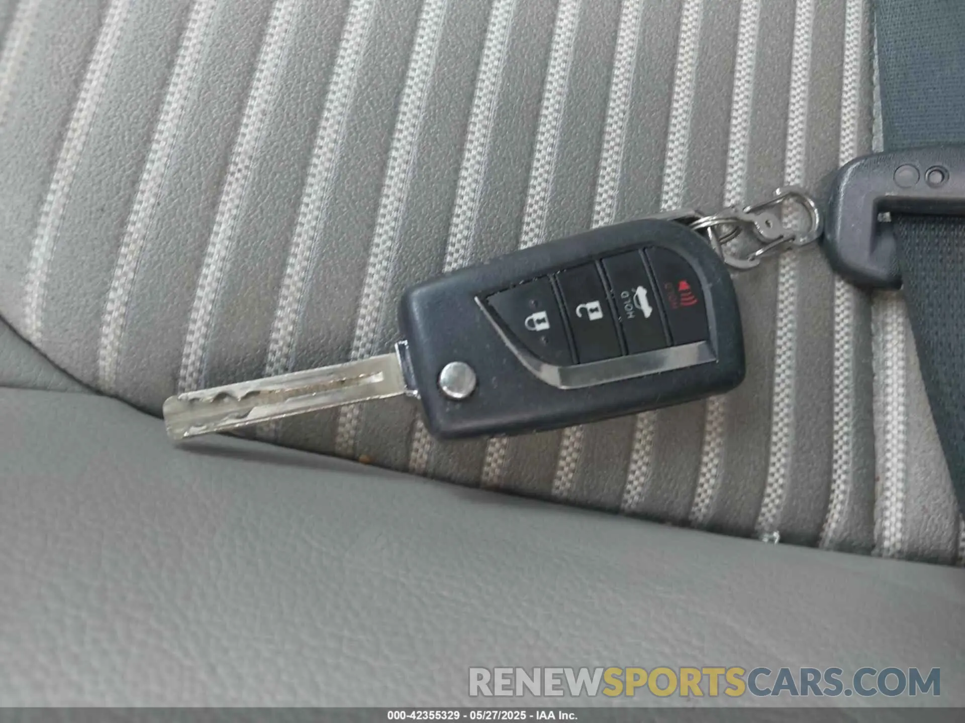 11 fotografías del automóvil dañado 4T1B11HK4KU834975 TOYOTA CAMRY 2019