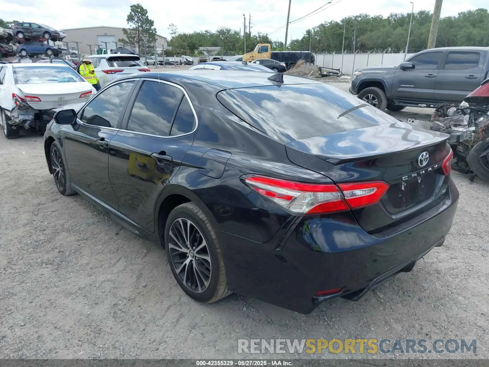 3 fotografías del automóvil dañado 4T1B11HK4KU834975 TOYOTA CAMRY 2019