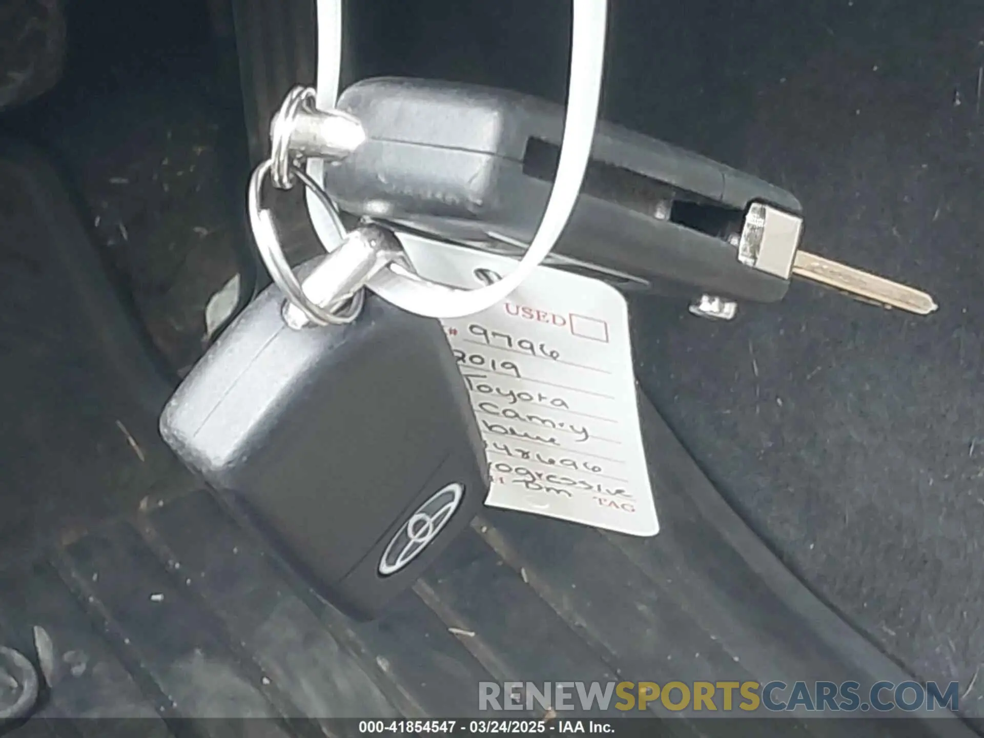 11 fotografías del automóvil dañado 4T1B11HK4KU848696 TOYOTA CAMRY 2019