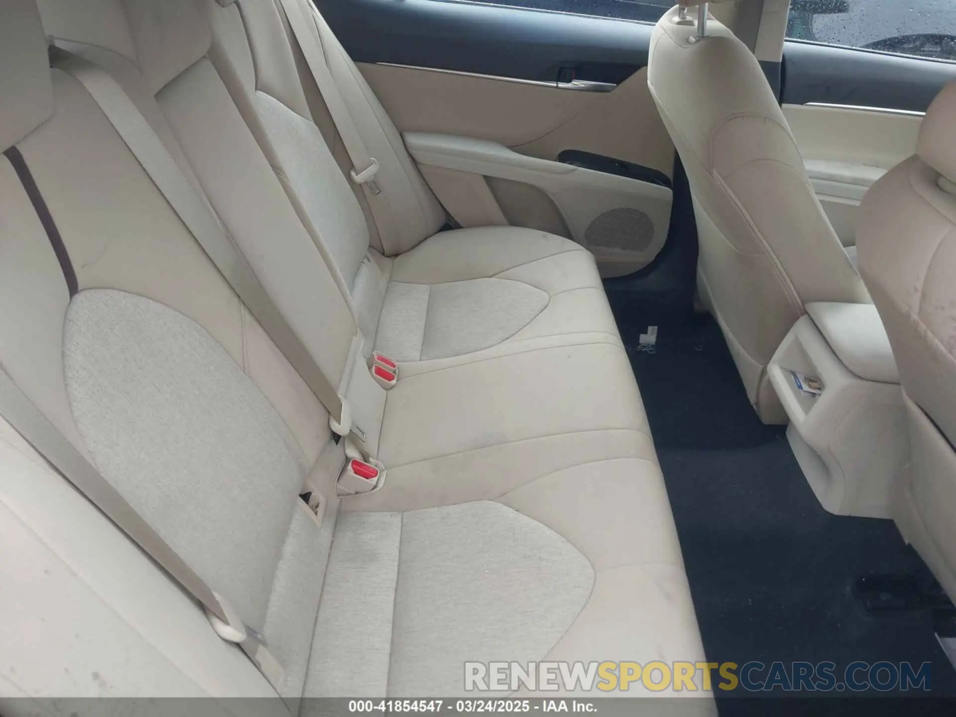 8 fotografías del automóvil dañado 4T1B11HK4KU848696 TOYOTA CAMRY 2019